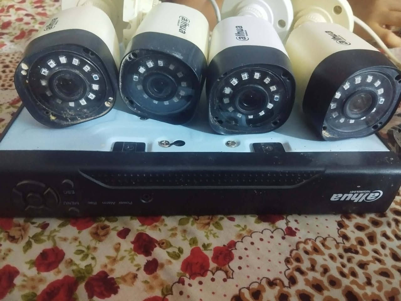 كاميرات للبيع سعرهن 75 بيهن مجال شرط الفحص  ***********
@

