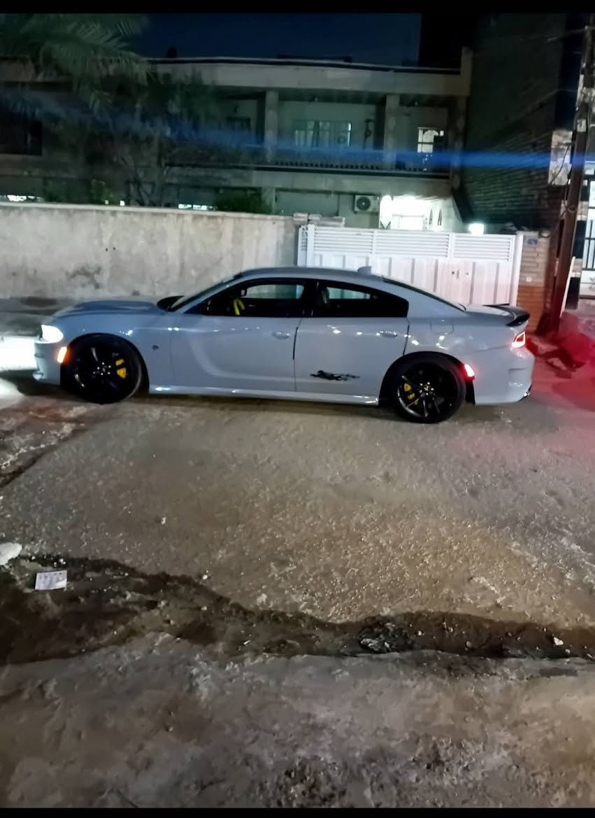 دوج جارجر  ::GT:: سوبر تراك
الموديل :2022
اللون : سموك
العداد : 50 :::
المحرك : V6.  3.6L .

الحادث : موضح بل صور فقط صبغ دعاميتين وجاملغ كلير من امريكه ممفتوح وبارد كلش قليل ممبين ماشر بل ازرك فقط موضح بل سونار وصور  راديترات وغاز تبريد بلادي ::::

رقم صاحب السيارة ☎️   ***********

المواصفات : السياره فول 1/1 عدئ فتحه 
* مكابح رياضية برمبو اصليه  مع دبلات لون
اصفر . SRT مع كت كامل SRT
شوته رياضي
* ويل قياس 20 انچ اسود . 
بيها صوت  بل اكزوز يختلف عن العاديه: :::
* ستيرن رياضي D . 
* مقاعد رياضية من الجلد والشامو(كنتاره)
* رادار نقطة عمياء + لد ترحيب . 
* مصابيح أمامية اصفر  . 
* كشافات الضباب زنون . 
* المصابيح الأمامية عليها متغير مع اشاره اللد الاصفر الشكل الجديد :::
* الشاشة مع اوپشنات SRT . مع كار بلي 
* سستم صوت الپاين  .
* مقاعد أمامية كهربائية عدد 2 . 
* ذاكرة لحفظ وضعيات الجلوس (ميموري) . 
* مقاعد أمامية تبريد وتدفئة . 
* مقاعد خلفية تدفئة . 
* تشغيل عن بعد . 
* ستيرن كهربائي . 
* تدفئة ستيرن .  
* مرايا متحسسة للاضاءة العالية الوسطيه وجهة السايق.
* كير شفتر بالستيرن .
*تحكم ستيرت كهربائ
*بيها جهاز انتذار مشدور من امريكه
*كامره  دواره 
*مكان سياره بغداد.
