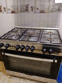 طباخ 5 عيون وفرن شغال 350🔥 وبي مجال مكان الكريعات 07748713607
