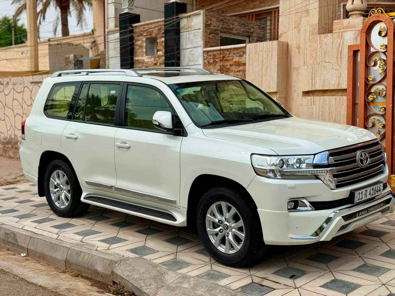 السلام عليكم
LAND CRUISER// 2017 / GXR
بريم أصل سيارة مكفولة كفاله عامه يمك السونار وشوف 
بوليش جديد والدواخل بعدهن ع وضع الشركه 
مواصفات ال GXR معروفه
سياره نضيفه وممشاها قليل بالنسبه الخواتها وبالخير ع الياخذها 
عنوان كوت مركز المدينة 
ما متواجد ع الخاص
للأستفسار ***********
