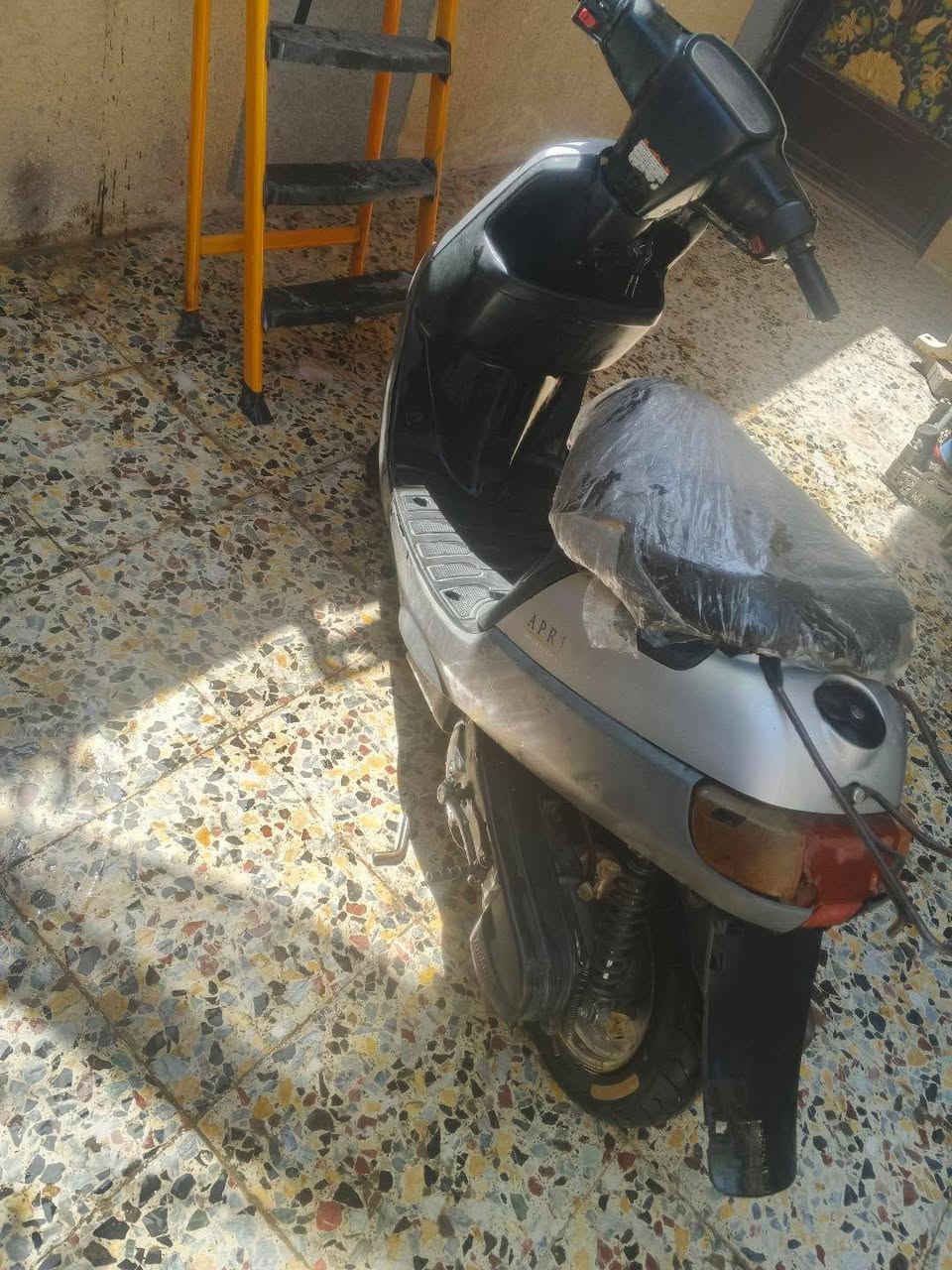 سلام عليكم للبيع بطه  سعرها ٢٠٠ وبيها مجال   مكاني كربلاء حي لقدس. رقمي ‏‪***********‬‏
