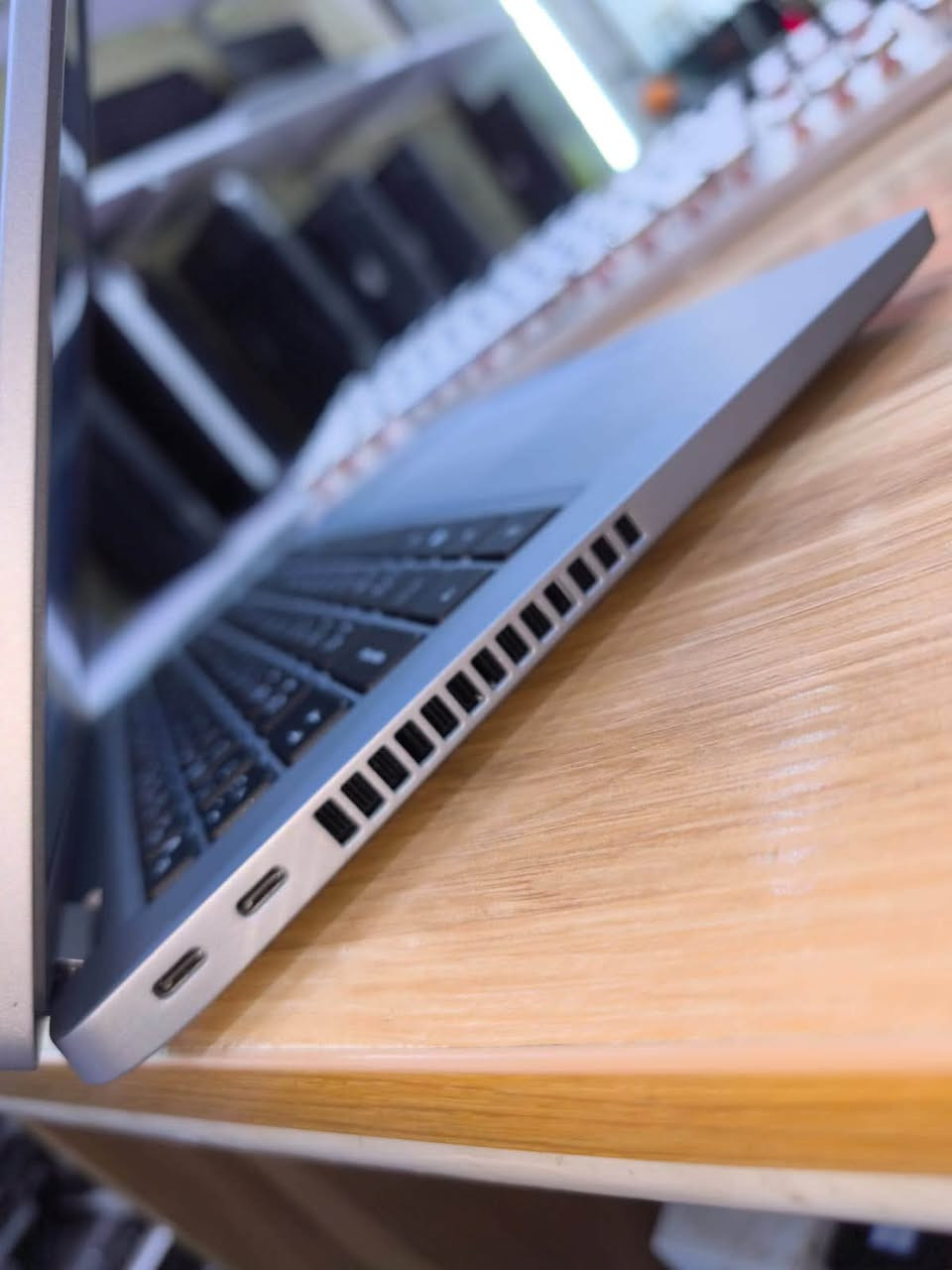 💻 Dell Latitude 5430 – الجيل 12
🔹 المعالج: Intel Core i5 – الجيل 12 ⚡
🔹 الرام: 8GB
🔹 التخزين: 256GB SSD 🚀
🔹 الشاشة: 14 إنچ FHD
🔹 كرت الشاشة: Intel Iris Xe Graphics
🔹 كيبورد بإضاءة خلفية 💡
🔹 Wi-Fi + Bluetooth

✨ جهاز عملي وسريع، مناسب للدراسة والعمل والاستخدام اليومي.

🎒 يشمل جنطة للجهاز

📞 للطلب والاستفسار:
***********
