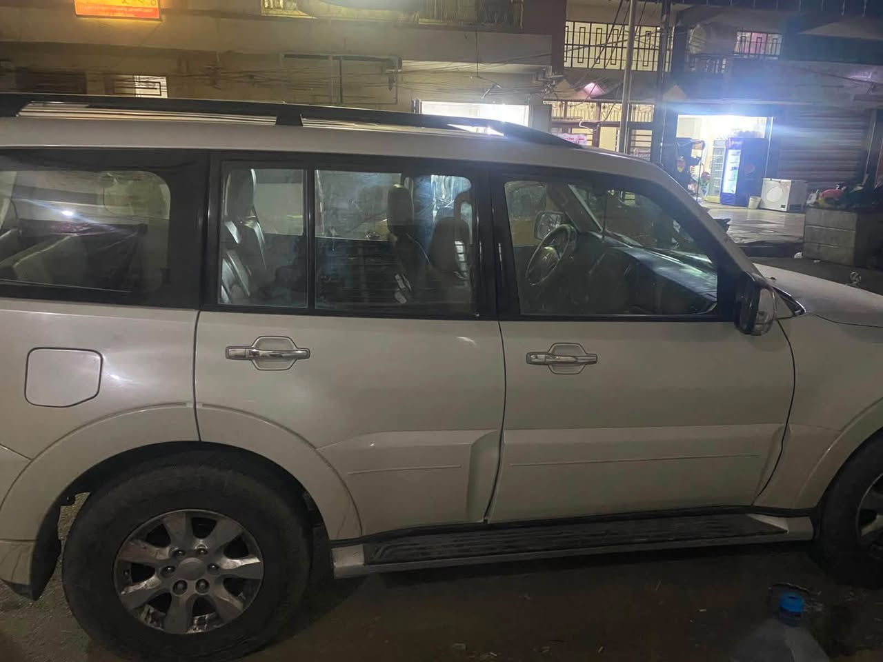 السلام عليكم باجيرو 16 حبتور شمالي باسمي ابيض اللون بيها طخة بالجاملغ الايمن الامامي وطخة بالجاملغ الايسر الخلفي مع صبغ شبر للبيع او مرواس سعر 177 وبيها مجال رقم الهاتف ***********
