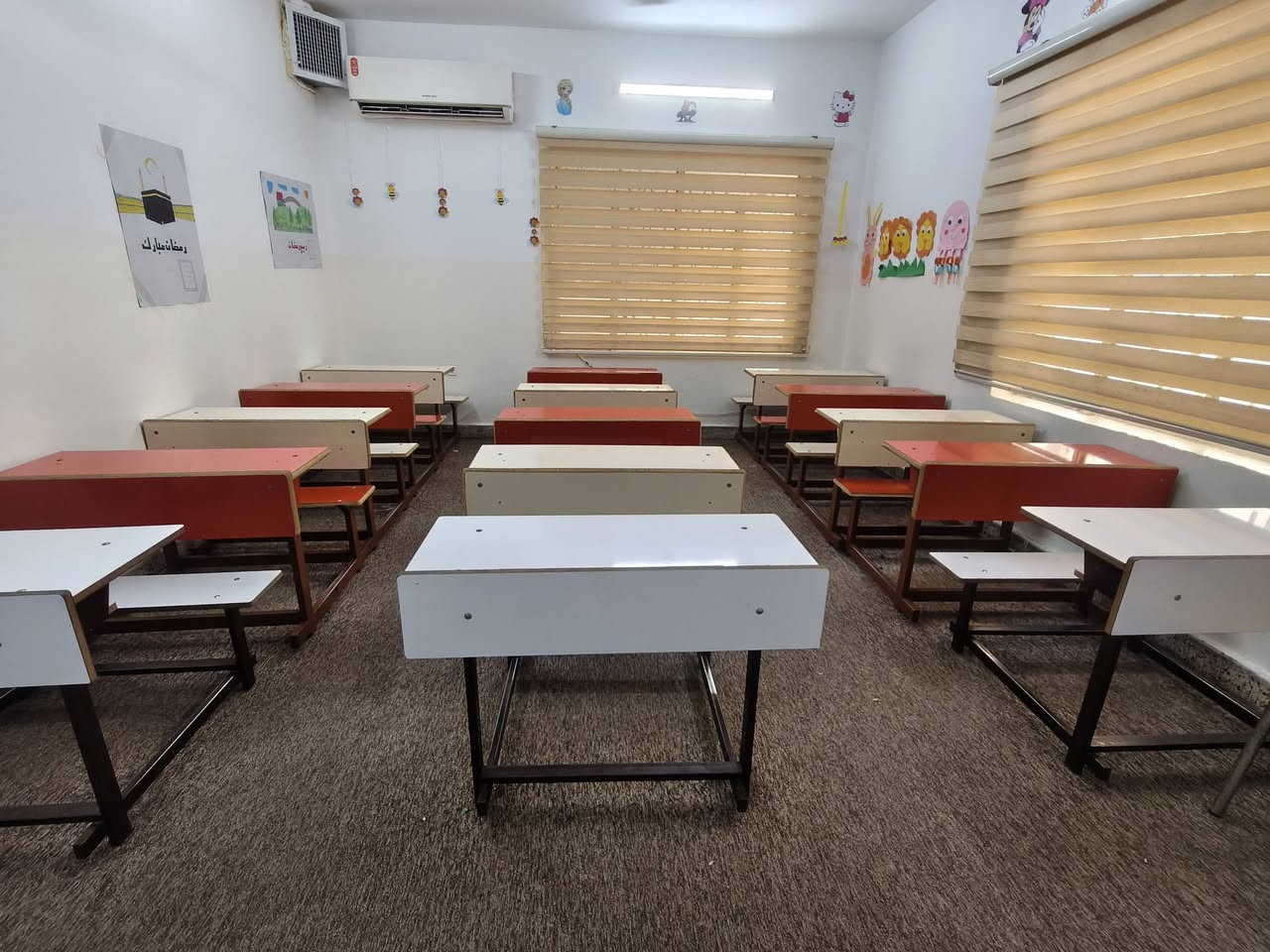 لأن طفلكِ يستحق البداية الأجمل والبيئة الأكثر أماناً... نفتح أبواب التسجيل في روضة رحيق الورد لعام دراسي مليء بالحب والمغامرة! 
لماذا تختارين رحيق الورد؟ 
تغذية صحية ومدروسة : وجبات يومية متكاملة تناسب نمو طفلك🥦
متابعة أونلاين🖥 : تكونين مع طفلكِ خطوة بخطوة وأنتِ في بيتك. 
تعلم باللعب ومسرح الدمى🎨 : ننمي خيال الطفل ومهاراته بكادر متخصص وأساليب حديثة. 
دروس تفاعلية مبتكرة: تجمع بين المرح وتأسيس الذكاء 
وأيضا منهاج تعليمية خاصة لكل عمر☺️
الموقع: حي إلامن بالقرب من محطة تعبئة القاهرة
رقم الهاتف: ***********
***********
