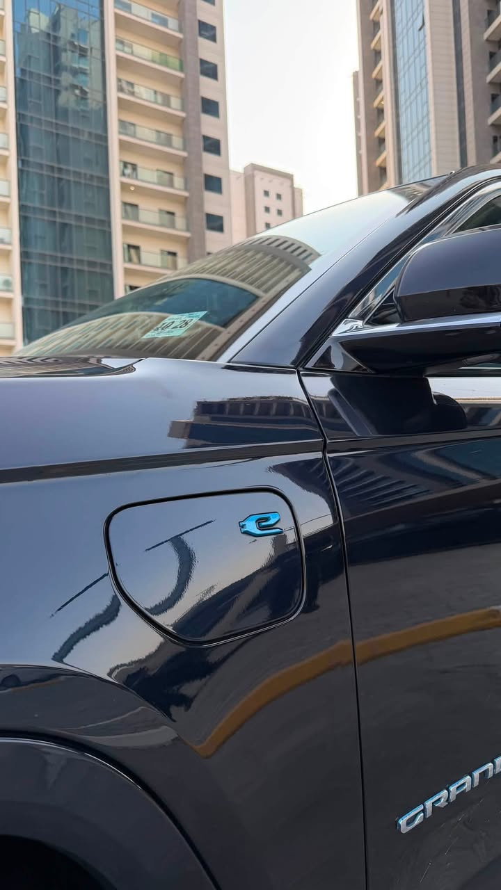 بيع او مراوس
سلام عليكم 

للبيع او مراوس 
جمسي 22 او23 فول حادث بسيط 
او خليجي

جيب كراند شيروكي اوفرلاند 4xe هايبرد و شحن و بنزين 
الموديل : 2023
العداد: 10 الف كيلو
السياره : 5 راكب المرغوب
رقم بغداد بسمي 
بجم كبس 
ايرباك سليم

المواصفات :
. كشنات مساج 
* كاميرا حرارية خلفية 
* فوريل 4x4
* نظام تعليق هوائي (جكات)
* رادار امامي 
* النقطة عمياء  
* نظام تحذير عند التقاطعات
* نظام تحذير عند تجاوز السر
* إنارة محيطية خمس الوان
* شاحن موبايل وايرلس
* تعديل وضعيات مقود السائق
* مرايا تعتيم ذاتي
* المرايا الجانبية قابلة للطي كهربائيا. 
* نظام الصوت 12 سماعة ماكنتوش
* ويل قياس 20 انج.
* سقف بانوراما. 
* شاشه كبيرة 10.1 انج. 
* نظام الخرائط (GPS).
* عرض خرائط الطريق على شاشه.
* كشافات الضباب LED.
* المصابيح الامامیة متحرکة.
* الصندوق الخلفيي كهربائي.
* فتح الصندوق الخلفي حركة القدم.
* كشنات تبريد وتدفئة.
* الخلفية تدفئة.
* برده خلفيه 
* انارة داخلية LED متعددة الالوان.   
* حساسات امامية. 
* حساسات خلفية. 
* ⁠الشاحنة موجوده 
وباقي مواصفات الاوفرلاند
الفول
اني مستورده ومصلحه بيدي 

جاملغ خلفي ايمن  + باب ايمن خلفي 

بجم كبس 
ايرباكات سليمة 
 
سياره بدون لغد بدون شاصي 
شرط الفحص وين يعجبك

السعر 32.800 $
وبيها مجال للشراي 
مكاني بغداد
اي استفسار 

‭***********
