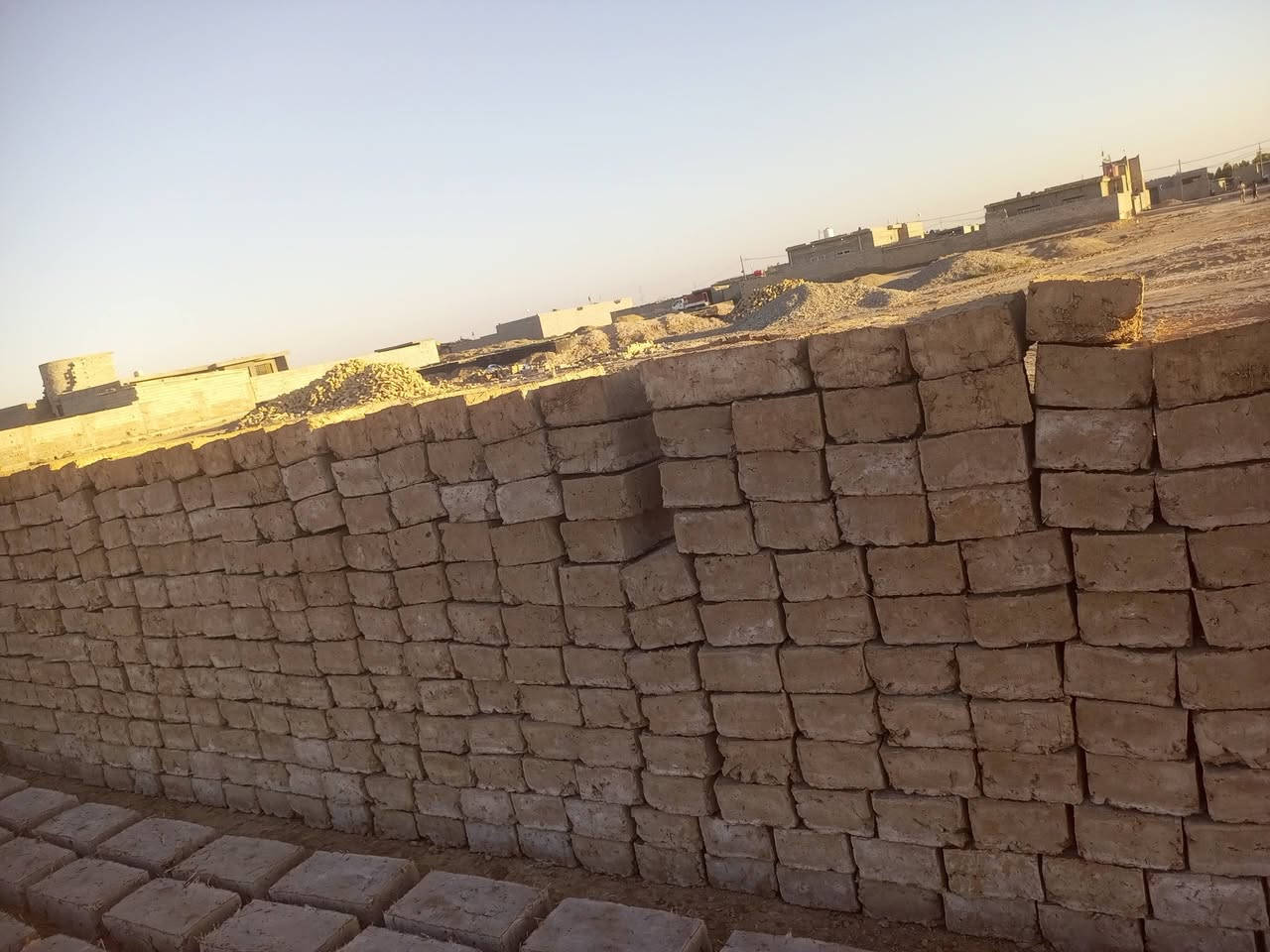 لبن طين للبيع مفيد لأصحاب المزارع وحقول الدواجن من حيث درجات الحرارة
القياسات
الطول 40
 العرض 20
 الأرتفاع 12
سعر الألف ب250 مطروح 
المكان واسط ناحية شيخ سعد 
للأستفسار ***********
***********
