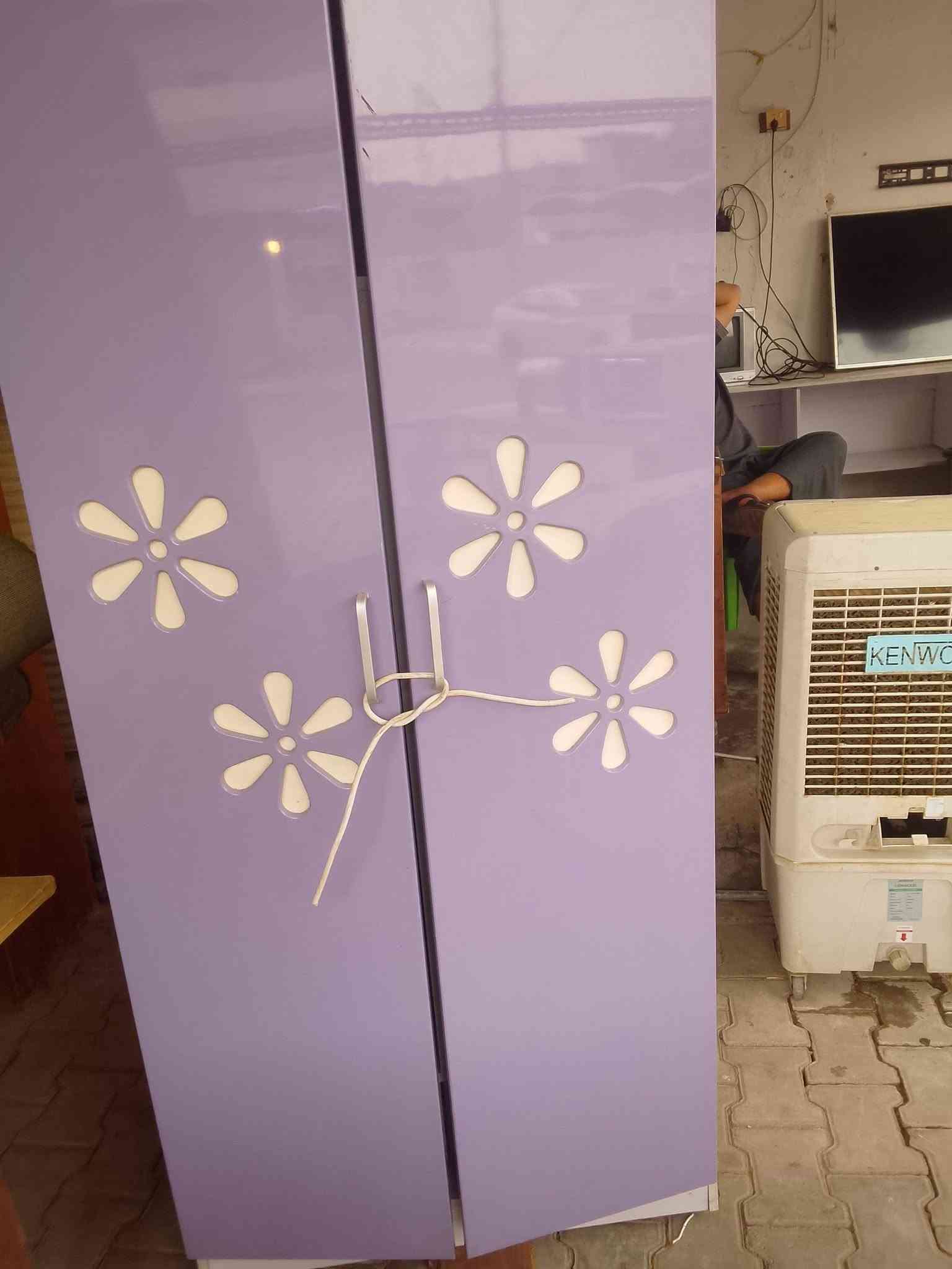 أغراض مستعملة • بيع وشراء • التأميم ٨ شباط
