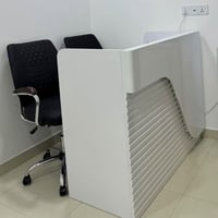 مكتب رسبشن • مستعمل • قياس ١٤٠