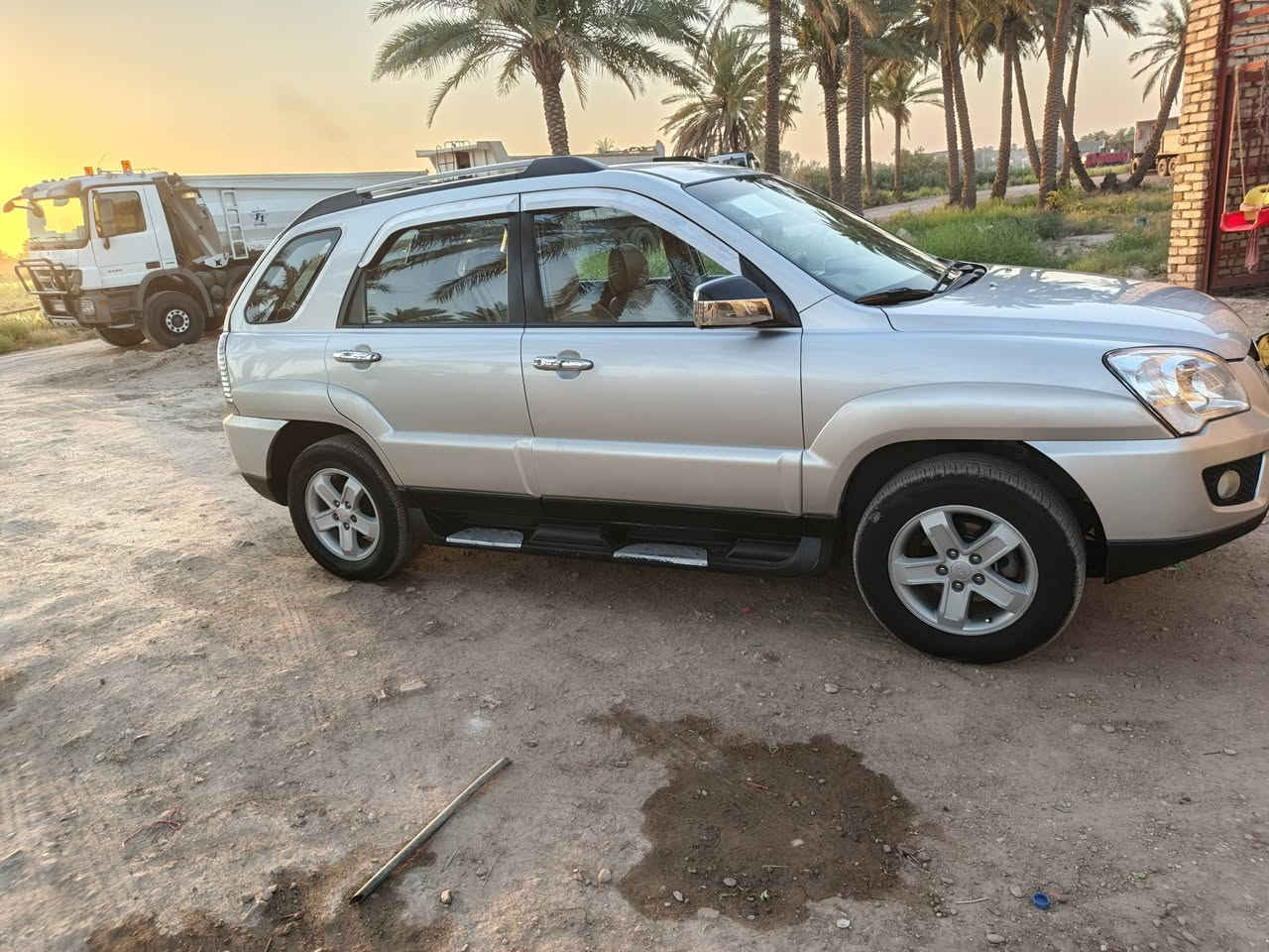 السلام عليكم سيارة للبيع سبورتج خليجيه 2009 رقم بغداد  مكفوله من الصبغ  سيارة نضيفه وخير من الله سعر 120وبيه مجال بسيط  المكان بابل الرقم ***********
