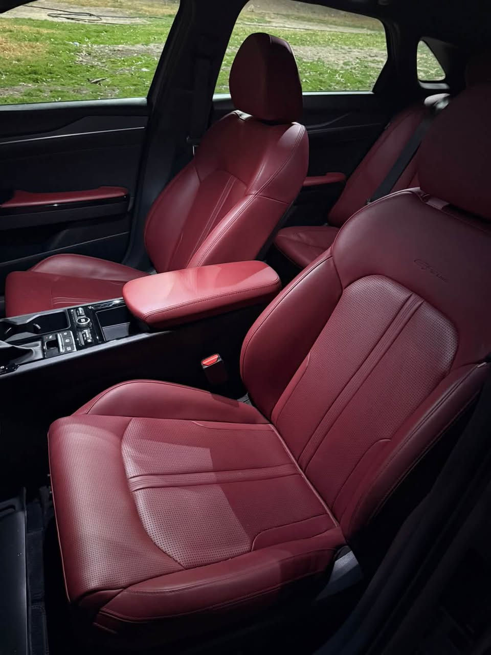 KIA K5 GT-LINE 2025 
للبيع فقط
لون اسمنتي داخل احمر 
حجم المحرك 2500 GDI تنفس طبيعي 
ماشية 17 الف كيلو 
كير اوتوماتيك 8 نمر 
دفع رباعي ( فورويل ) 
🔴 للتنويه موديل 2025 كله دفع رباعي
مرقم بغداد بأسمي تحويل مباشر
المواصفات :-
• بانوراما
• داخل جلد احمر 
• حساسات 360 درجة
• رادار امامي 
• رادار خلفي
• رادار جانبي 
• قيادة شبه ذاتيه
• تحديد مسار
• تشغيل عن بعد
• بصمة دخول ابواب 
• صندوق ذكي
• نظام تكييف مزدوج مناخ منفصل 
• تسخين مقاعد 
• اضاءة LED
• شاشة لمس الكترونية متصلة قياس 10.25 
• نظام ملاحة GPS
• شاشة عدادات ديجيتال الكتروني
• نظام صوتي فاخر POSS
• شحن لاسلكي للجوال 
• بلوتوث + تايب سي + ابل كار بلاي + اندرويد اوتو ( جميع الانظمة لاسلكيه بدون الحاجه الى كيبل ) 
• مقاعد اماميه كهرباء
• وضعيات قيادة متعدده ( Sport - Snow - Normal - Smart )
• كاميرا خلفية عالية الدقة 
• ويل رياضي قياس 18 انج
• انوار نهارية DRL
• بك لايت LED متصل 
• اشاير مرايا 
• زوائد رياضيه GT-LINE
• حساسات مطر و تحكم اوتوماتيكي بالماسحات
• نظام اضاءه اماميه اوتوماتيك
• نظام مانع انزلاق ABS
• نظام تثبيت الكتروني ESP
• نظام صعود المرتفعات 
• نظام مراقبة ضغط الاطارات 
• نظام تحذير التصادم الامامي 
• نظام التوقف التلقائي في الطوارى
• نظام الحفاظ على المسافة الامنه
• نظام تنبية حركة المرور الخلفية
• هاند بريك كهربائي مع 
• نظام اطفاء السياره اوتوماتيكياً
🔴حادث السياره فقط الجاملغ الخلفي صفحة السايق تعدل علحار ونصبغ فقط تصليح السيارة درجة اولى مال جناي 
🔴ايرباك طاك البردة والكشن فقط صفحة السايق ورجعتهن بايرباكات اصلية مال تفصيخ ونشدن درجة اولى بس يحتاجلهن كراش 

موقع السياره بغداد حي القادسية
للاستفسار ***********
