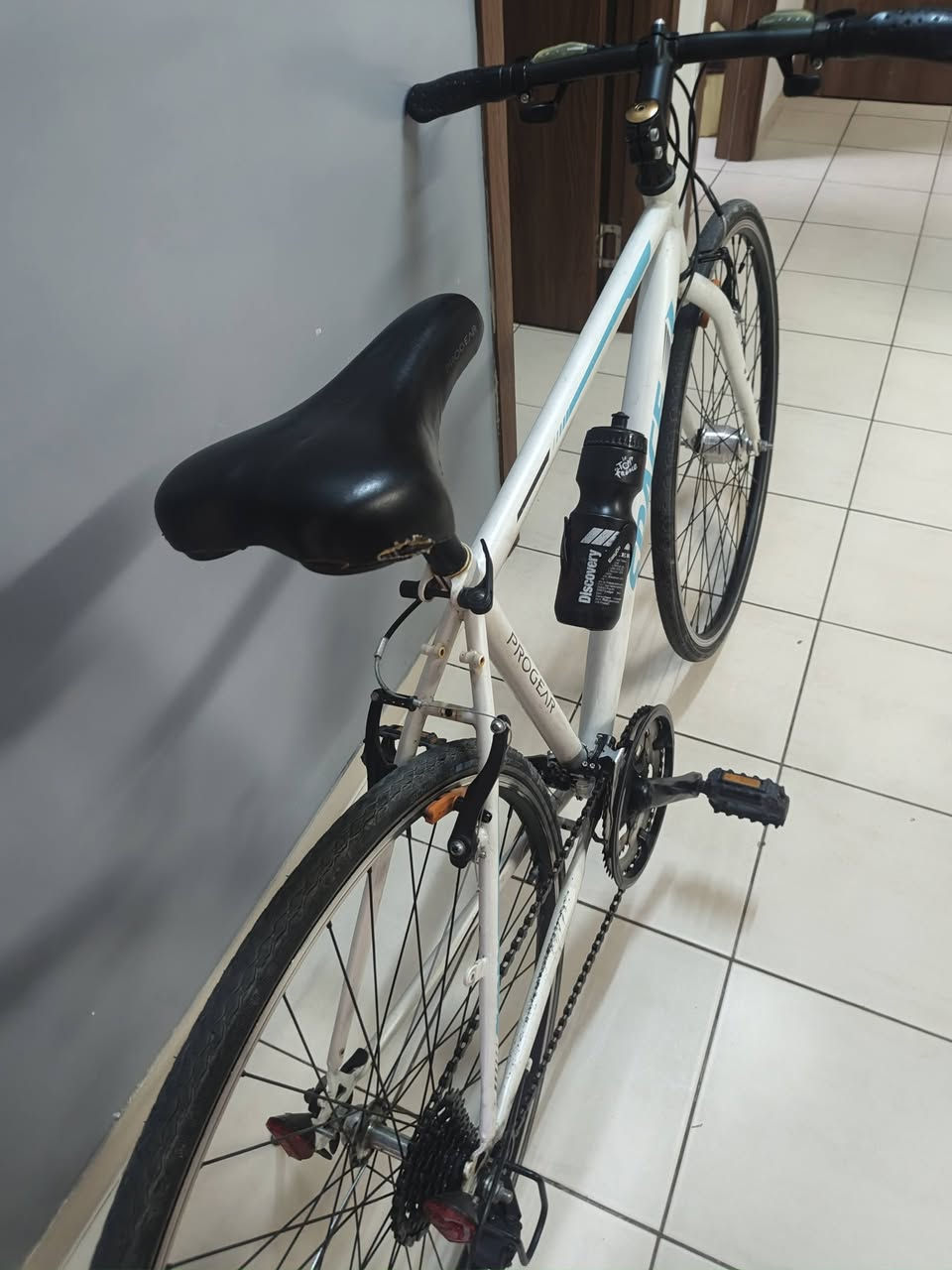 سلام عليكم شباب باسكل هجين البيع
🔴700 البيعc🚲
🔴ألباسكل نضيف جدأ
🔴اي عطل ما بي
🔴شيمانو أصلي 
🔴جاهز الترحال 
🔴7نمر خلفس
🔴3 امامي
🔴ما امبدل بي إشي شي
🔴ألباسكل غالي عليه جديد باله 
🔴العنوان بغداد بسمايه 
🔴عذرن على جماعت المراوس
🔴رقم ***********
🔴سعر الباسكل : 150 بي مجال بسيط حك الجيه 💵

