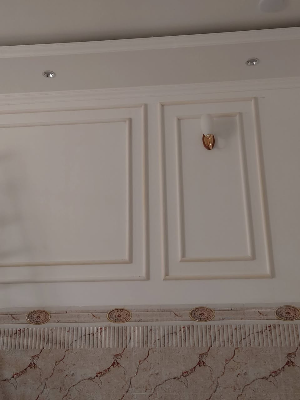 سلام عليكم صباغ متفرغ حاليآ اشتغل صبغ خارج داخل ديكورات + بوب شبابيك بسعار مناسبه للتواصل خاص او اتصل*********** بي واتساب
