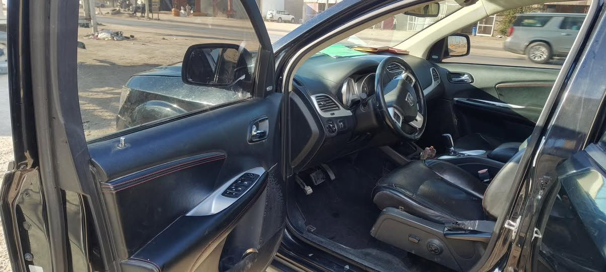 جورني 2019 
6 سلندر  GT
اللون اسود
3 قطع تبريد 
بدون لوحات أصولي تتسجل بأي محافظة 
رقم الشاصي مرفق بالصور 
حادثها جاملغ راجع نفسه والدعامية نفسها 
والبنيد مبدل اصلي 
ماشية 85000 ميل 
السعر 115 
الموقع البصرة - قضاء المدينة 
للتواصل ***********
