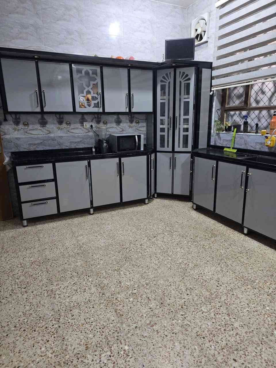 دار للبيع المساحه 200متر طابو صرف طابقين  يحتوي غرفتين نوم مطبخ وهول واستقبال ومجمع صحيات 
طابق الثاني ماكامل 
مطلوب مصرف عقاري  25 مليون 
العنوان / ورديه سيف سعد شارع مركز الشرطه
***********

نص مكتوب في الصور:
- Galaxy A52
