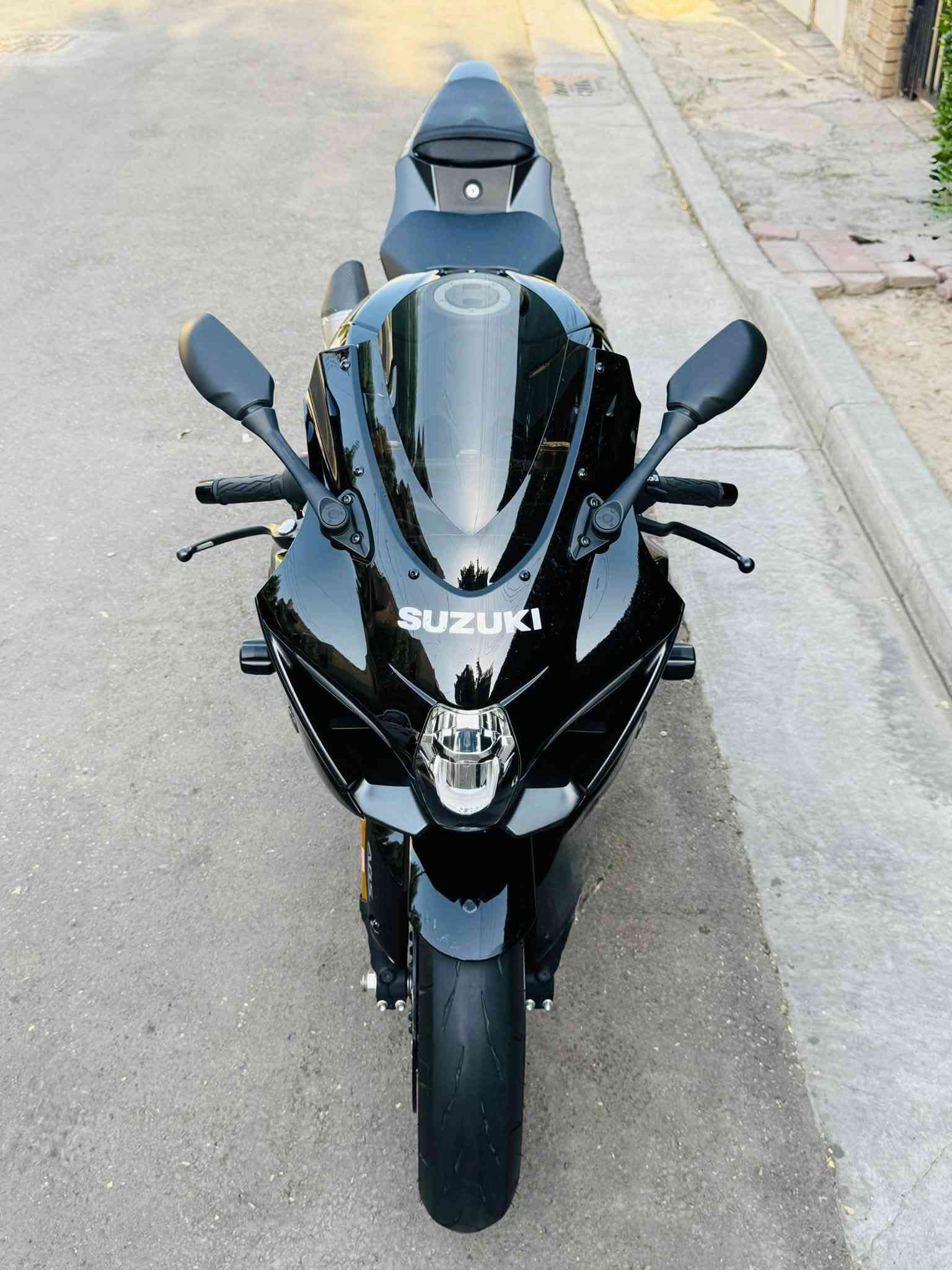 سلام عليكم 
لبيع سزوكي جكسر موديل 23 1000RR
دراجه كفاله عامه دخول قبل شهر 
امريكي كلين بدون حادث صور مزاد موجوده
ماشيه 3000
عليه صلنصه يوشيمارا اصليه 
سلايدرات سيفتي 
واقيه زنجيل كاربون 
دوساات كاربون 
وعليه بعد اضافات 
3 مودات قياده 
تركشنات 
          بريكABS            
الموقع بغداد المنصور 
*********** واتس
