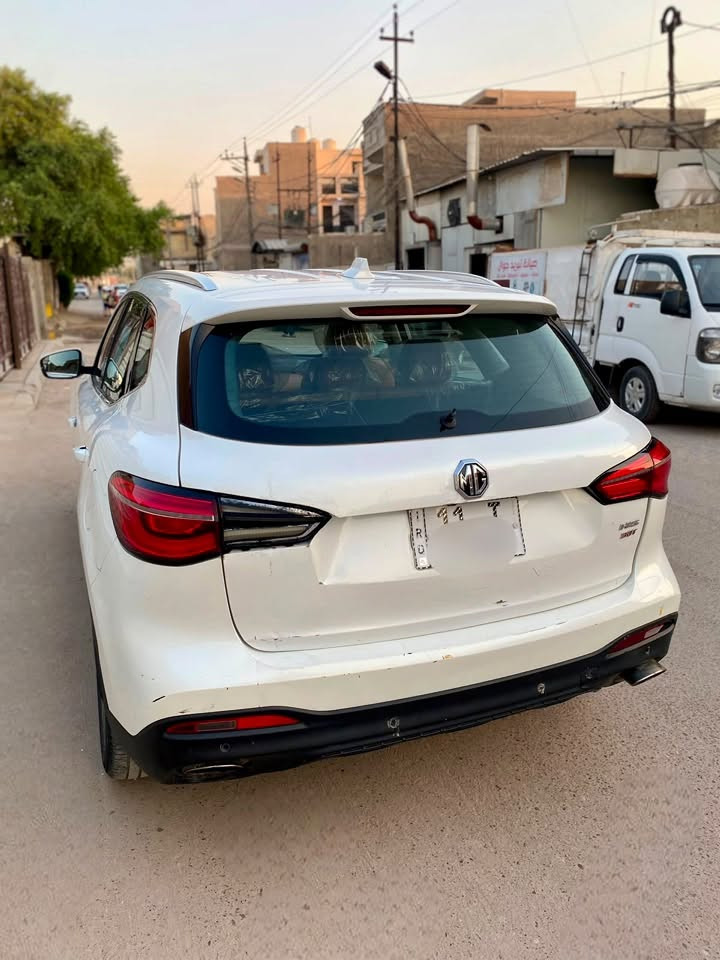 للبيع  MG HS موديل  2020  الفئه الأعلى بحاله ممتازه كير محرك تبريد كهربائيات ممتازه السياره  استلام شركه بيهه ضربه خفيفه ربع من الباب الاماميه الي بصف السائق وصبغنه الباب كلها تطابق لون  وعندي الصور قبل الصبغ  وبعده وبيها ضربه خفيفه بالجنطه مصلحها على البارد بدون اي دواخل ماشيه 100 السياره باسمي سنويه 31 جديده رقم انكليزي بغداد 
جديد تحويل مباشر 
بيها كم شخط بسيطات السياره نظيفه وجاهزه من كلشي
محرك  2000  تيربو 
بانزين عادي ويه التبريد ماكو  اي دوانز
بطاريه جديده 
اطارات جديده 
بصمة تشغيل 
بصمة ابواب
شاشه اعطال
شاشه  كار بلي
اوتو هولد
هاند بريك بصمه 
كرسي كهرباء
تبريد قطعتين
مري كهرباء 
هيتر بالمري 
كراسي تدفئه 
وضعيات قياده 
كامره خلفيه 
السعر 113 ورقه وبيها مجال 
مكان بغداد الدوره 
رقم ***********
