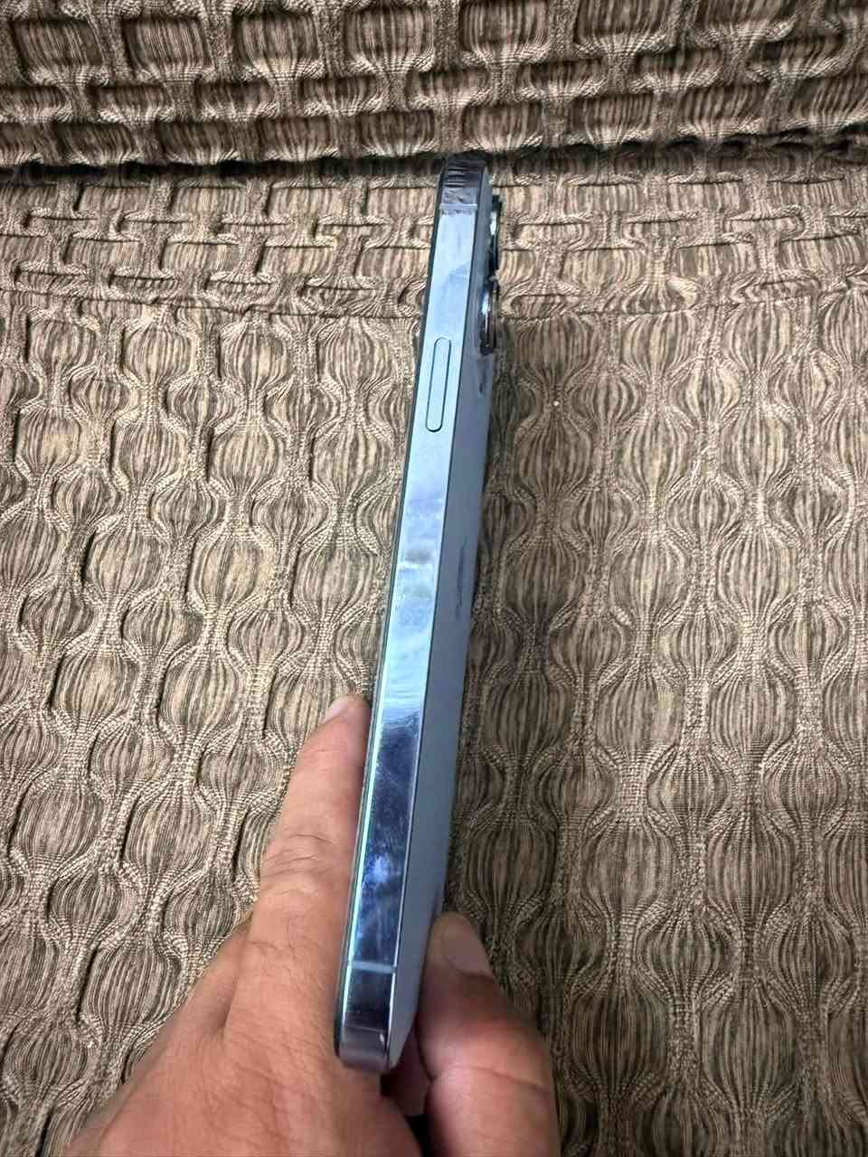 13 برو ماكس
ذاكره 128 
بطاريه 80 
مبدل بي شاشه تجاريه هسه خليتها اله 
425 وبي مجال قليل
مكاني بغداد الامين الثانيه 
***********
