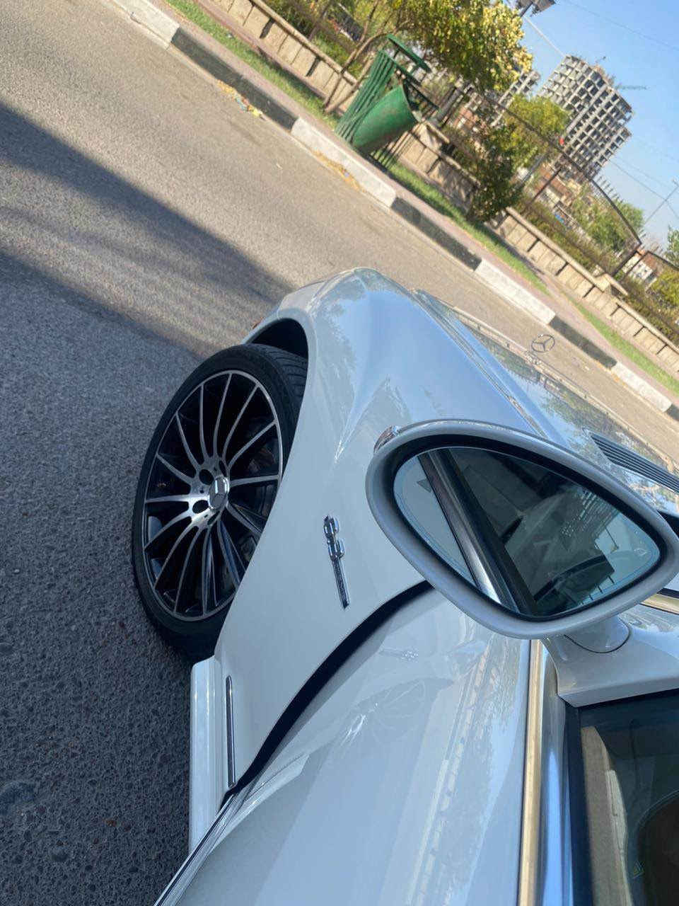 السلام عليكم مارسيدس ٢٠٠٩ السيارة بيها  صبغ فقط اسفل البابين من جهه الصدر AMG S63   السيارة من مكينة من كير  مكفولة ممفتوح لا مكينة ولا كير 
مكاني بغداد 
للاستفسار اكثر *********** ملاحظة السيارة بيها فرق كمرك تريد عليك تريدة علية بيع او مراوس والمعاملة مال فرق كمرك كاملة باقية فقط ع دفع بغداد, العراق
