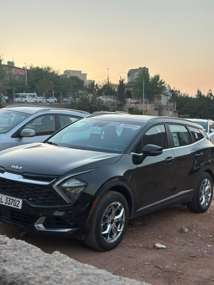 🚗 للبيع: كيا سبورتج 2024 – وارد امريكي
📍 مكان السيارة: بغداد 
📞 للتواصل: ***********  
📊 المسافة المقطوعة: 25.500 m
🛠️ المحرك: 4 سلندر 2500
⚙️ المواصفات:
• فول مواصفات عدا فتحة السقف
• بصمة تشغيل + تشغيل عن بعد
• مقاعد أمامية كهرباء مع تدفئة
• شحن تايب C بالكشنات + شحن وايرلس
• شاشة كبيرة
📌 تفاصيل إضافية
• كاميرا خلفية دوارة 
• حساسات 
• تبريد قطعتين
• درايف مود – أوتو هولد – نظام منحدرات
• هاند بريك بصمة
• الگير عدة قيادات 
•توقف المفاجئ امامي خلفي وجانبي ⁠   
كير ومحرك و كشر و صدر امامي خلفي كله مكفول 
دوشمة جلد 
تغليف الابواب مع الدواسات مع الستيرن 
الملحقات ..
1- قاعدة فيت بم اصلية كامله مع الفيت بم
2- عدة السيارة كامله 
3- كار بلي هدية للمشتري
السيارة ما بيها نقص ولا ربع دينار تحط عليها 
⚠️ أضرار السيارة:
• صبغ الجاملغ الأيمن
• تعديل بسيط على البارد في البنيد
📌 تفاصيل إضافية
• رقم السيارة بغداد الدولي الجديد
• باسم المالك – تحويل مباشر
