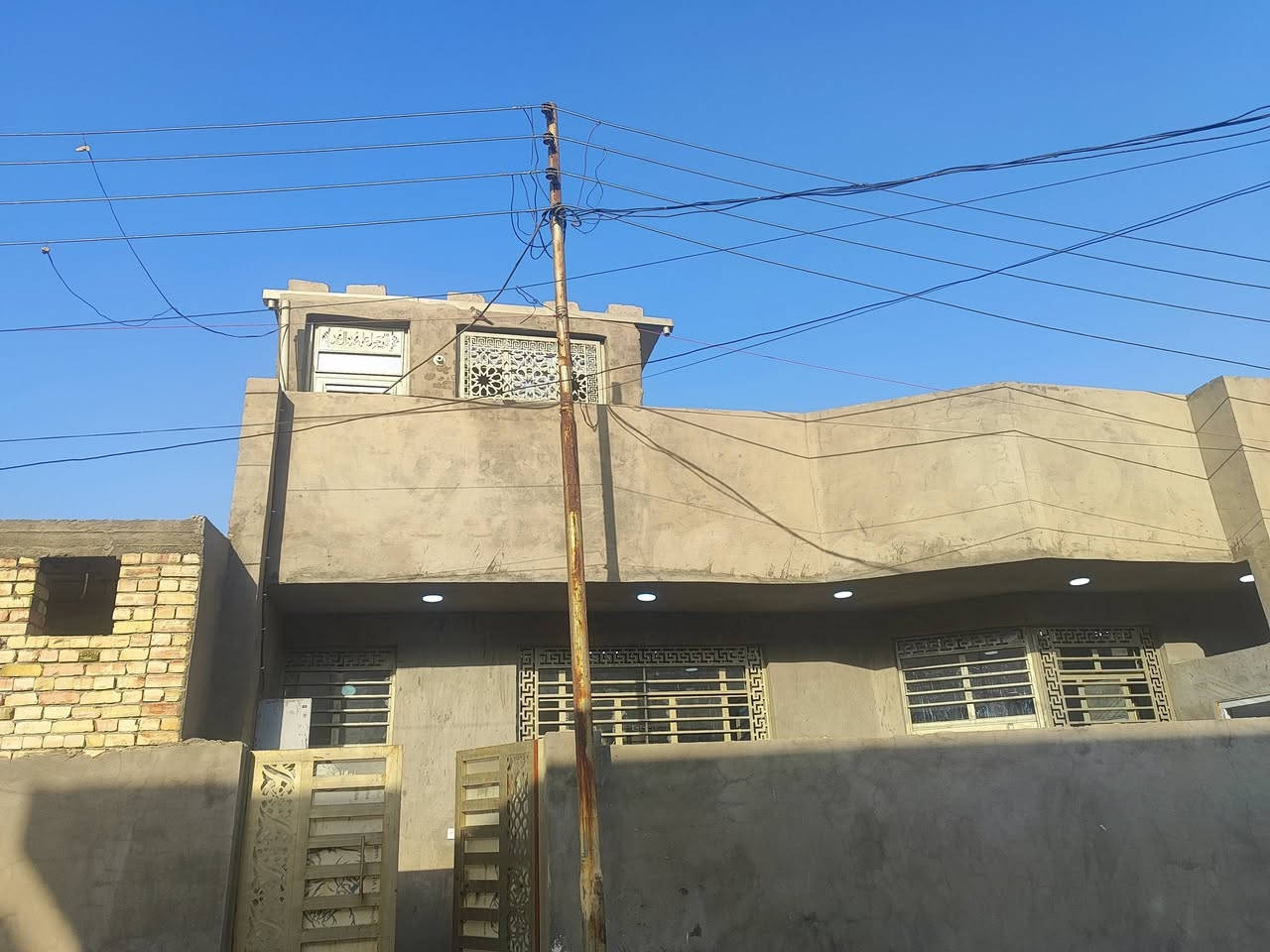 بيت للبيع زراعي كرارة الزعفرانية نهاية الاربع شوارع فرع سكلة الركابي غرفتين نوم واستقبال ومطبخ صاله كبيرة المساحه 120متر الواجهة 10والنزال12طابق واحد.  سند 35مشمول بالتمليك ***********
