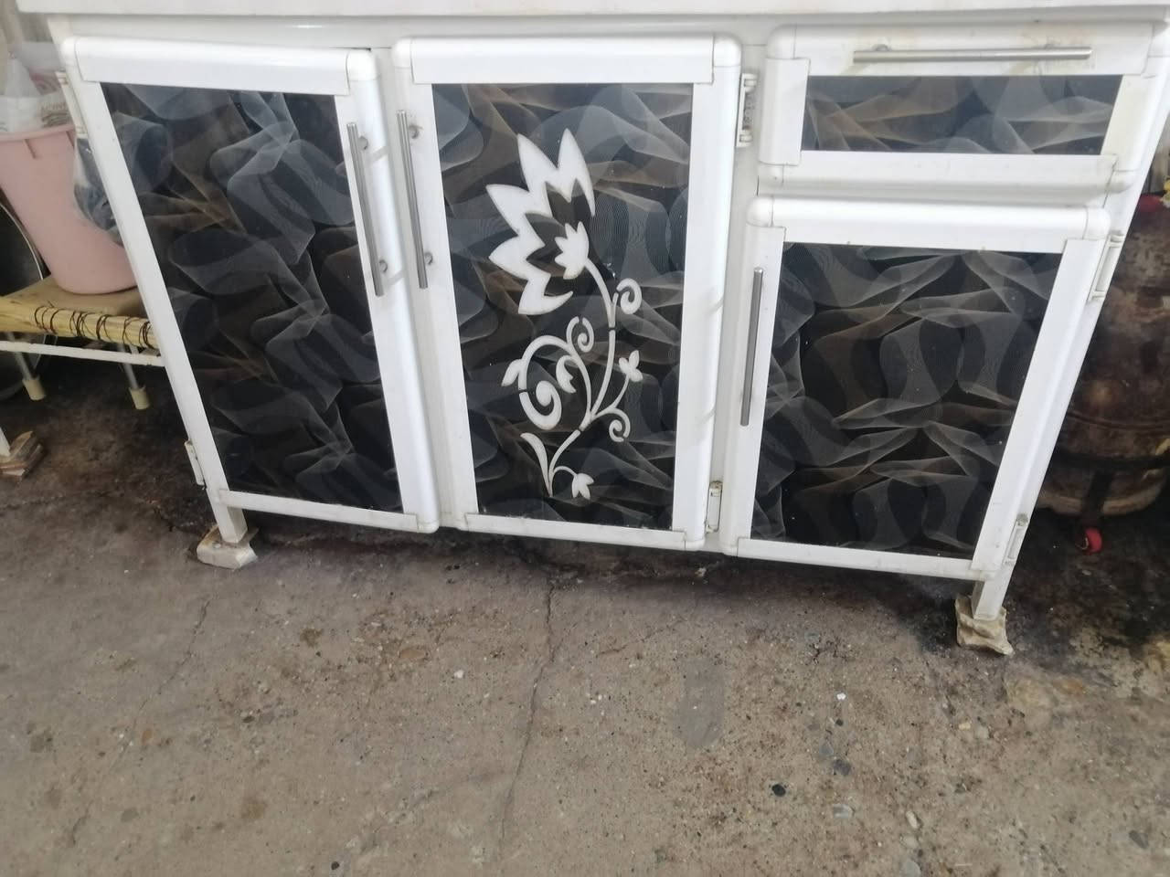 كاونتر كلش نضيف وجديد وسبب بيعته محتاجين وسنك مالو كرانيت الي يريده يراسلني او يتصل ع رقم ***********الاستفسار

