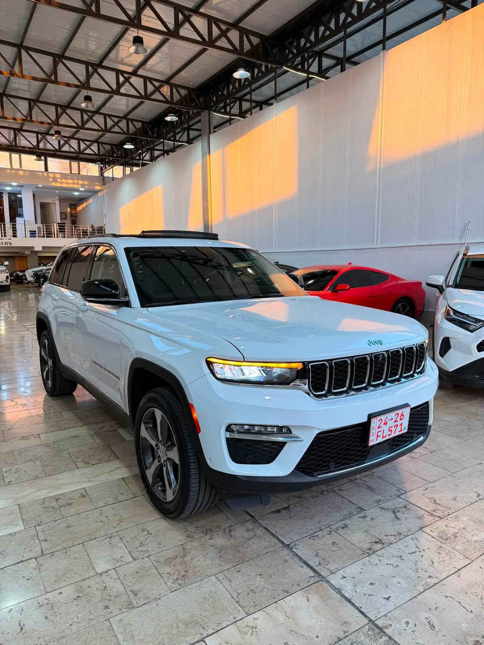 Jeep 2024 hybrid 
السيارة فول فول مواصفات ٢ قطعة كلير بخ امريكي 
ماشية 17 الف ميل
السعر 33.500$
الهاتف ***********
