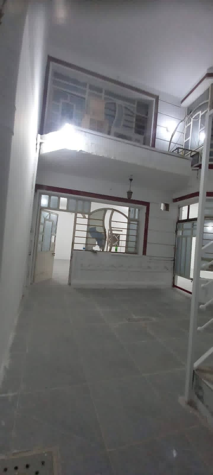 طابو صرف • ٣٠٠م • ٤ محلات مؤجرة