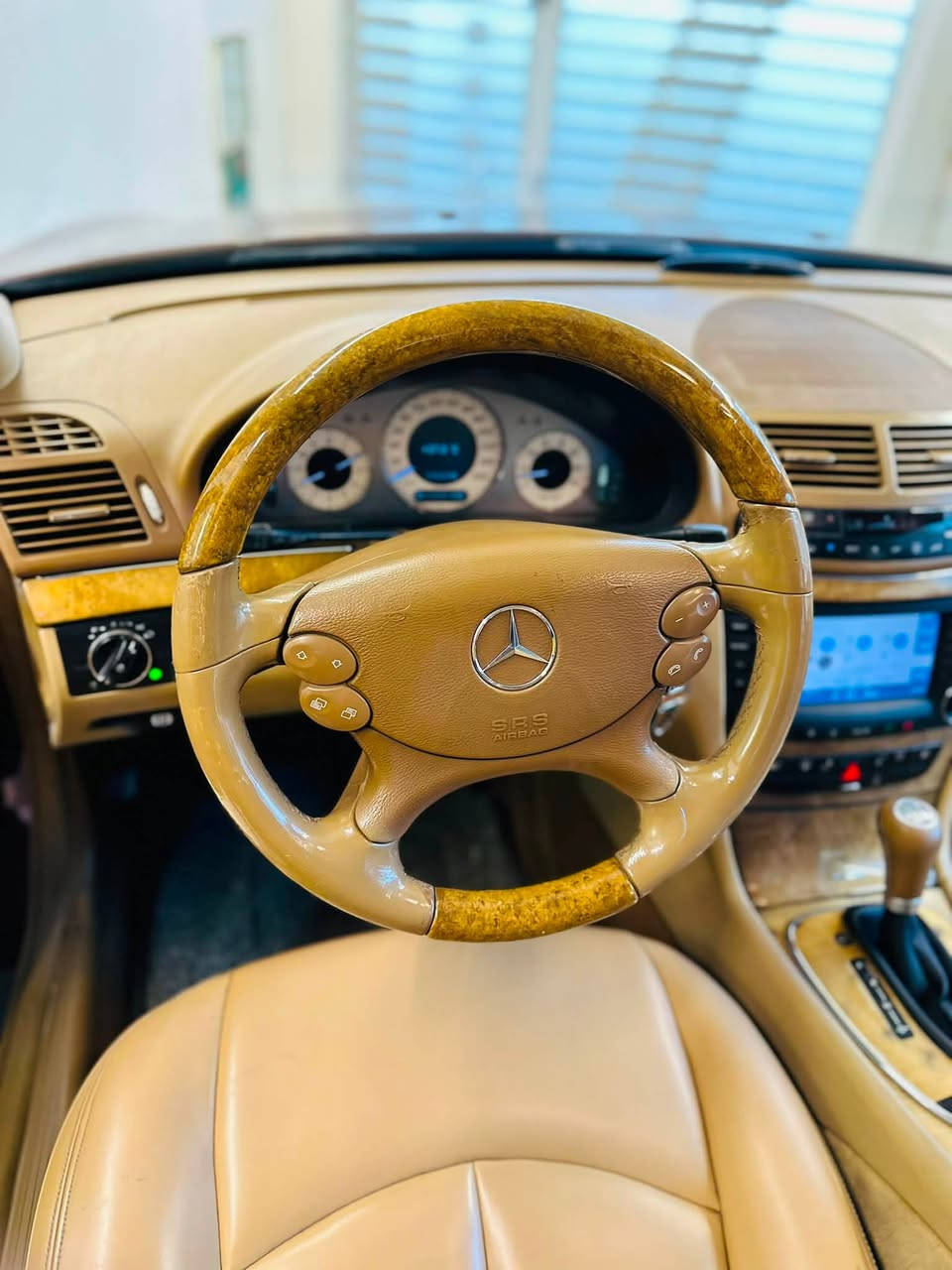 Mercedes-Benz E350 2007
-------------------------------------

#السعر : 125$ وبيه مجال بسيط

‏

#رقم الهاتف : ***********

#رقم السيارة : سليمانية 

#مكان السيارة : واسط/العزيزية 

-------------------------------------

سلام عليكم 

للبيع 

مرسيدس ام عيون W211 موديل 2007 E350 رقم سليمانية  وارد يابان مواصفات فول  افنكارد ماشية 152 الف لون مميز كرزي سيارة مصبوغة اثر جراد وصوره قبل صبغ موجودة 

تفاصيل السيارة 

1_ بصمة⁩

2_محرك  +كير  مكفولات ⁦⚔️⁩

3_تبريد 3 قطع خلفي منفصل  ❄️⁩

4_كروز سرعة🔒 

5_ كشنات جلد ⚔️⁩

6_مراية داخلية+جانبة عاكسة ⁦🔍

7_تحكم ستيرن ⁦⚔️⁩

8_ شاشة جبيرة  ⁦🖥️⁩

9_ تلفون 📞

10_تجاوي خلفية كهرباء ⁦⚔️⁩

11_حساسات امامية+خلفية ⁦⚔️⁩

12_ انارة ليلية داخلية⁦⚔️⁩

13 انارة ترحيب💡 خارجية  ⁦⚔️⁩

14_شاشة اعطال💬

15_كشنات كهرباء ذاكرة  ⁦⚔️⁩

16_لايت زنون بلادي 💡

17-بردة كهربائية 

18_ جام ازرق 

19_سستم صوت harmen kardon ⁦⚔️⁩ 

20_ويل 18 تو سايز 

21_هزة وفحص جدد           

22_صدر امامي خلفي جديد ⁦🛠️⁩

23_حساس مطر💦

24_سلايت 

25_سيدي جنجر 

 

-------------------------------------
