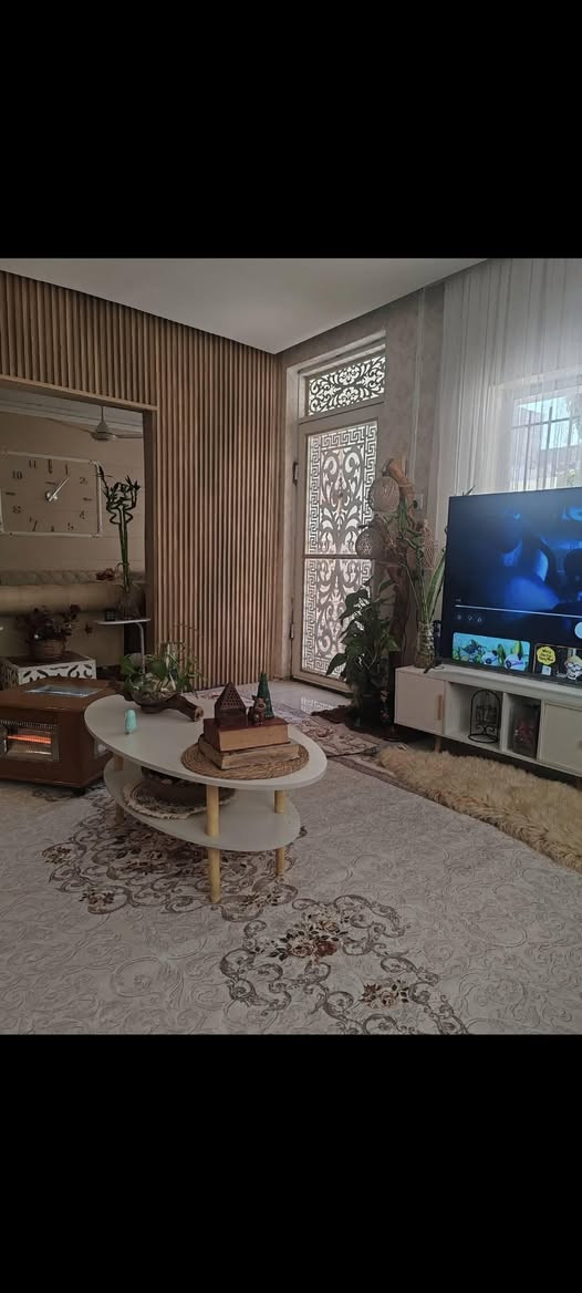 بيت لبيع بداموك خلف مدرسه طوعه بصف الركن مساحته ١٥٠ قديم بس مرمم ونضيف صالح لسكن طرمه جبيره وحديقه صغيره بصف الركن الاتصال ***********
