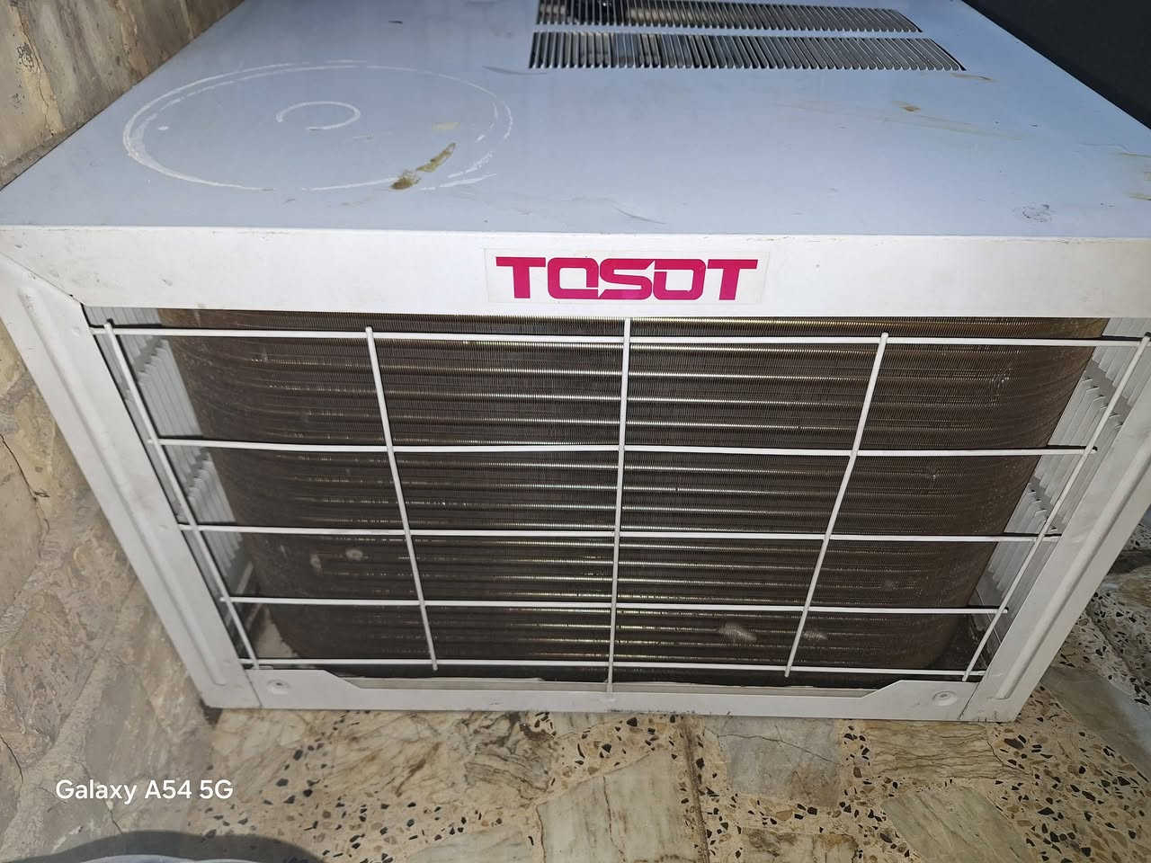 سلام وعليكم مكيف للبيع توسوت الحديث شباك الذهبي نوع الغاز R410  طنين تفاصيل كلها مذكوره روتري سعره ٢٥٠ قفله لاتعاملني بغداد. لامين نواب وعندي توصيل بكروه ***********

نص مكتوب في الصور:
- Galaxy A54 5G