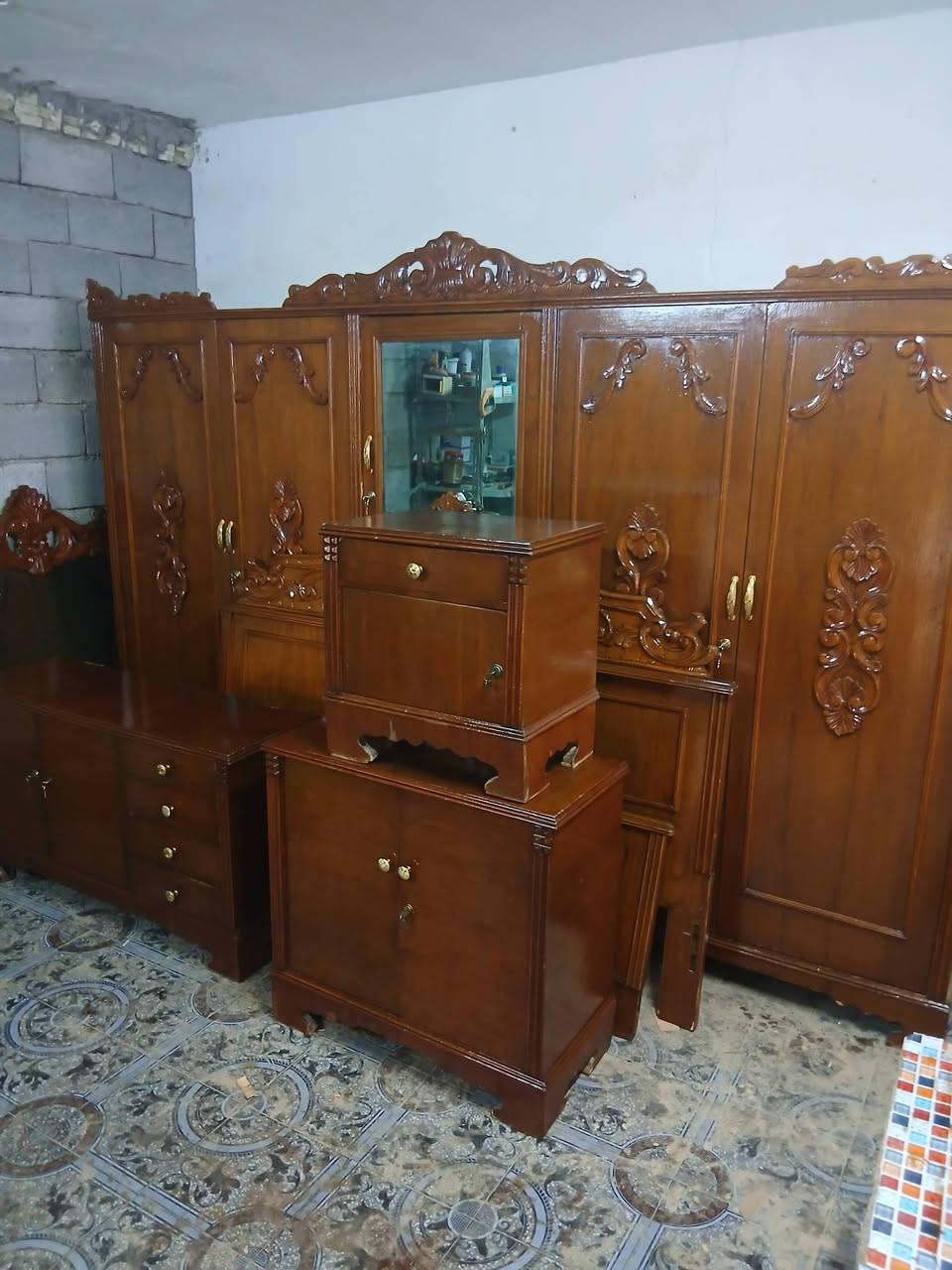 غرفه صاج خارج داخل حطاطه ست ابواب نظيفه جدا سعرهه ٥٥٠ للتواصل ***********مكاني بغداد

