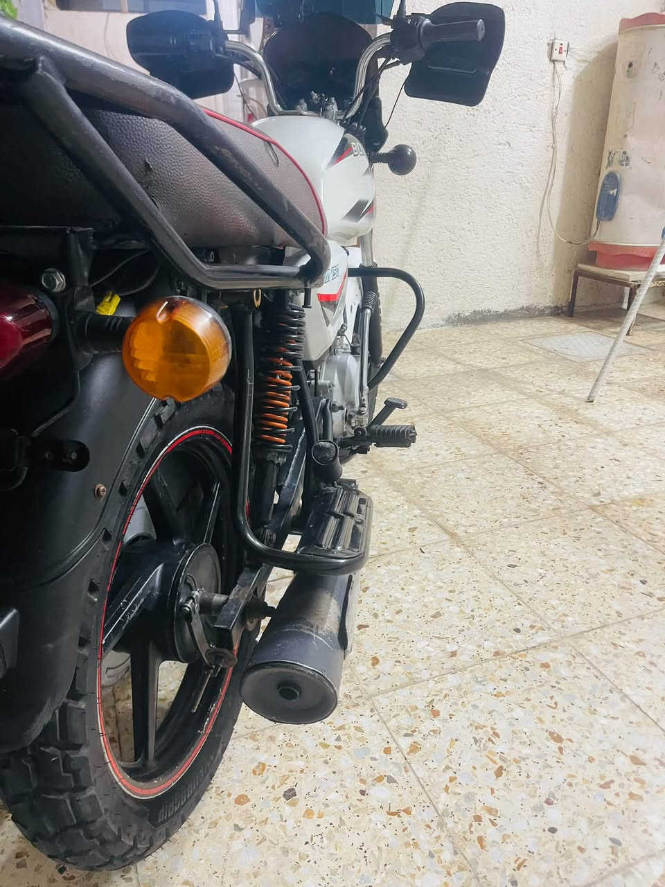 بوكسر موديل ٢٢ كلاسك مرقم نكليزي حله سنويه جديده هزه جديده كلشي جديد تحميل ثاني يوم الدراجه بسمي الدراجه خير من الله كاتم محركها سلف هندر لايت زنون 
مصدات هوائيه أم الإشاير اشاير كلشي شغال تخم تاير جديد باتري جديد الدراجه اماناً الله مامشتغل دلفري بيها 
  
السعر 1900 بيها مجال 
العنوان بغداد الشعب بل نهايه 
الاستفسار ***********
