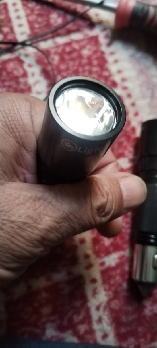 لايت شحن يشحن على الجداحه مال سياره ٢٠ قطعه اللي يفيدنا يدفع سعر *********** 
@
