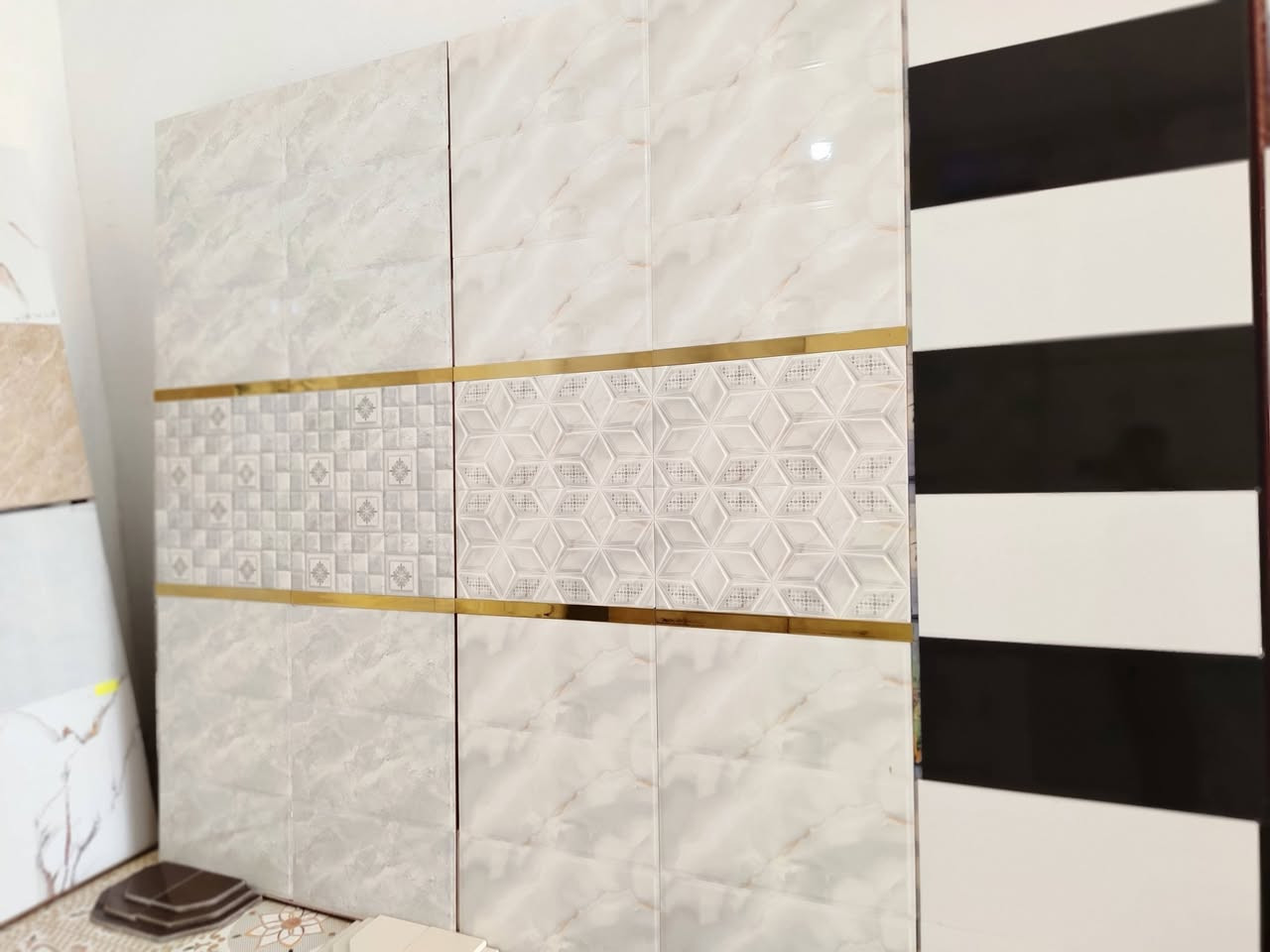 تجدون كل ماهوه جديد في 
معرض الهادي للسيراميك 

    جدران حمامات 30*60 

     جدران مطابخ 60*30 
ترايش بنواعهن 
  
   عضم عاج 
    ترايش ثقيل تركي 
 مواد لاصقه بأنواعها 

عنوان المعرض 
خان ضاري مقابل سجن ابو غريب
حي الصناعي 

***********
***********وتساب

