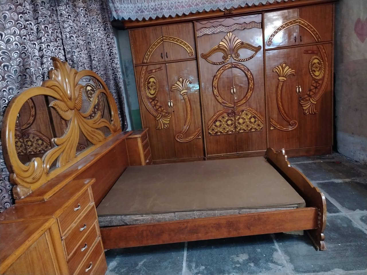 سلام وعليكم غرفه مال خشاب البيع ***********
