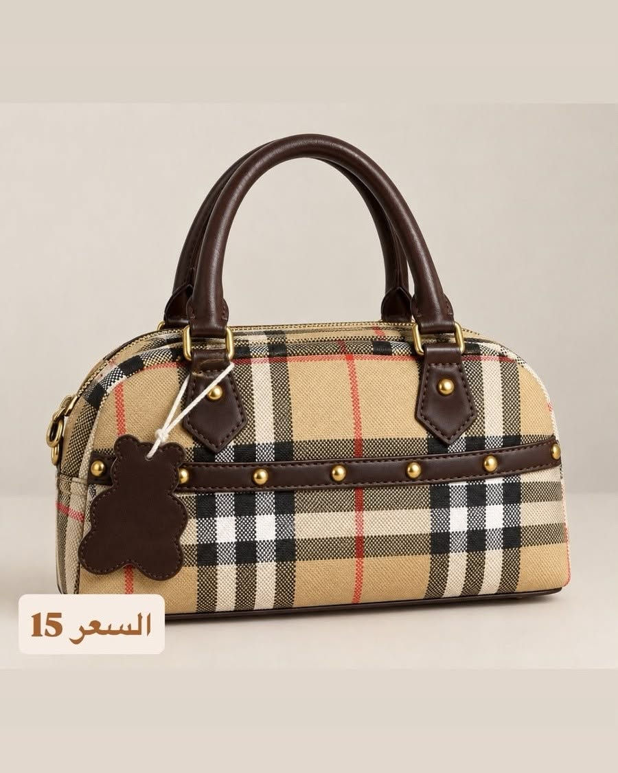 👜✨ عروض الجنط وصلت وبأسعار تخبل! ✨👜
كل الجنط ماستر كوالتي 👌 ✔️ جلد طبيعي
✔️ ماركات فاشن غنية عن التعريف
✔️ موديلات أنيقة وعملية لكل الأذواق
✔️ جودة عالية وأسعار مميزة جداً
🔥 أسعارنا مو موجودة بالسوك مقارنةً بنوع الجنطة وجودتها! 🔥
🎒 وبمناسبة بداية دوام الجامعات والمدارس
سوّينا تخفيضات خاصة حتى تختارين جنطتك الحلوة بسعر يناسبج 💕✨
لا تفوتين العرض 😍
حجز عل الوات ساب او رساله عل الخاص 
***********
الجودة + الماركة + السعر الحلو = عند لمعة بيوتي ✨

نص مكتوب في الصور:
- السعر 25
- السعر 35
- السعر 15
- ماركة فاشن السعر 18