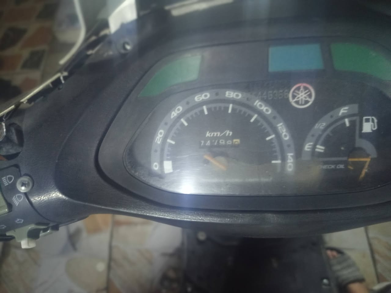 االسلام عليكم فراشه للبيع السعر300قفل المحرك ما مفتوح( ختم واحد  من الطول للطول)  المكينه تدخن تفاصيل اكثر تفضل خاص او اتصل على الرقم ***********
