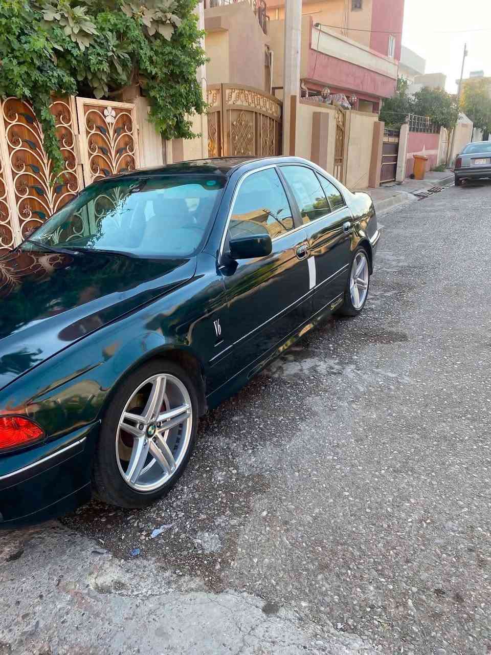 سياره بي ام صقر موديل 1996 صبغ عام فقط بي تكمه من جهة السايق معجون 
سياره فول مواصفات كشنات كهربائيه بنروسلايت شغال تبريد ثلج حجم 528 سعره 85بي مجال الكير بشرط محرك اوربي قبل سبوع شادله صفر سياره تحويل شرط باسمي تخم امامي خلفي كله جديد ايطارات جديده ويل m راديتر جديد اليوم شادله
