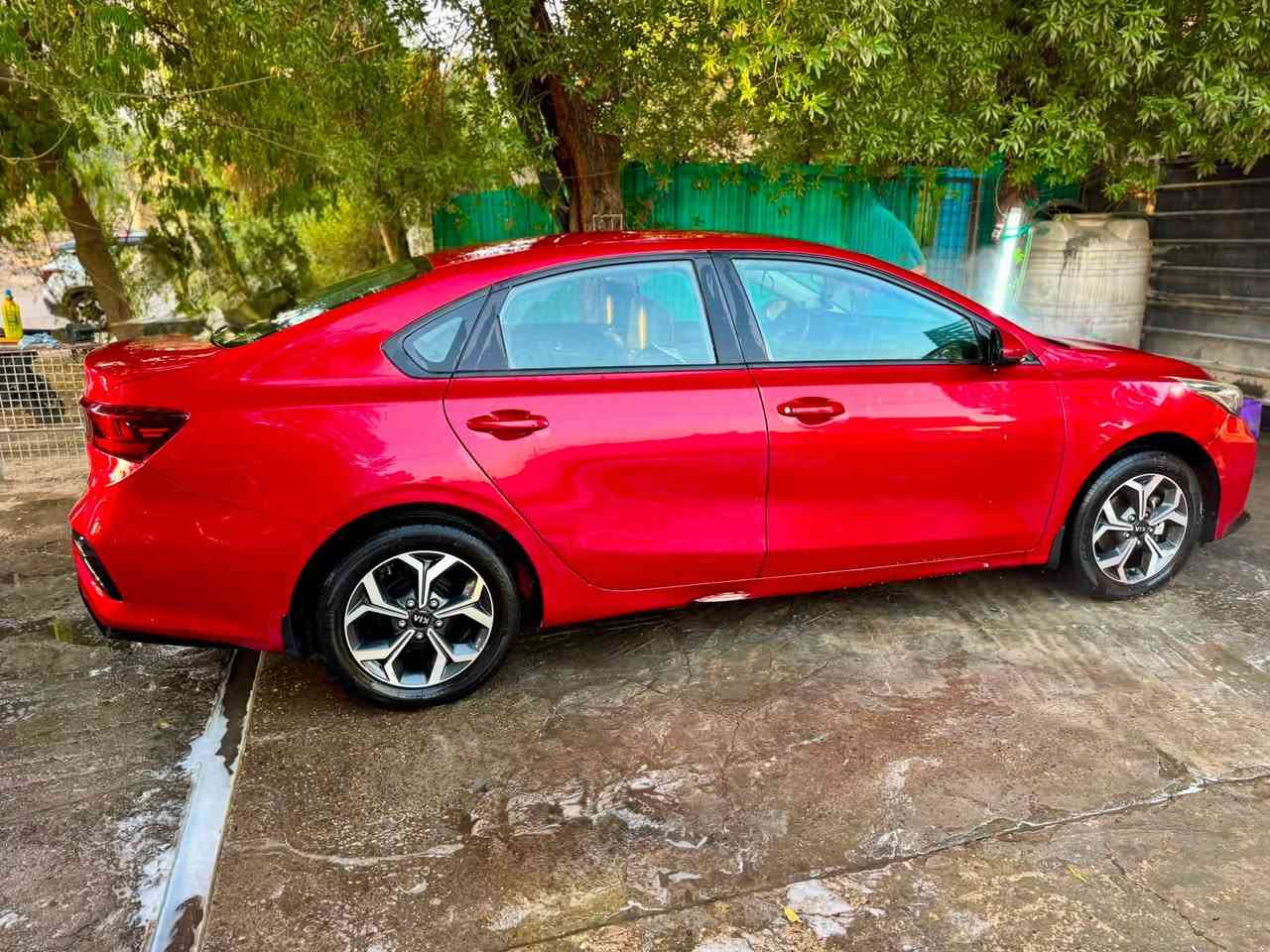 KIA CIRATO 2019
خليجي رقم بغداد 
للبيع او المراوس 
محرك 1600 دوش 
ماشية ١٨٩ كم
كير مكينه مكفولات
بيها ضربه بسيطه جداً بل باب الخلفي عكس السايق مصلح ومصبوغ  وراشين ويا كلير فقط الجامع الخلفي والتكمه الجوه (موضح بالصور )
السعر 133$ وبيها مجال 
بغداد _ حي القادسية ***********
