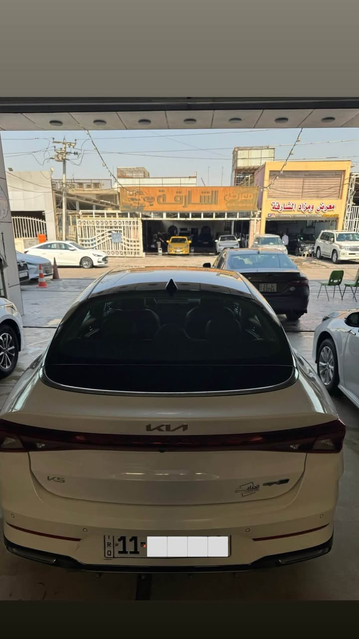 السلام عليكم👋🏻. 

للبيع K5 2024 1/1 1600 توربو لون ابيض 🤍

موصفات السيارة : 🚘

- شاشة كاميرا 
- كشنات جلد وتدفئه وتبريد وكهرباء 
- تشغيل عن بعد
- حساسات خلفية وامامية 
- نقط عمياء 
- بانورما 
- تبريد قطعتين 
- مودات قياده 
- تحكمات ستيرن 
- هند بريك بصمه 

السيارة امريكية بيها بنيد ودعامية تبديل فقط ، ودعاميه خلفية صبغ اكفلك ياها من شواصي ولغود ودواخل ولحيم ، كير مكينة اكسل كله كفاله 
السيارة رقم بغداد تحويل ثاني يوم ماشية 36 الف كيلو السيارة دينار متصرف عليها غير بانزين ودهن جديدة معنى الكلمة 🤍.

مكان السياره سيدية 📍

السيارة سعرها 188 وبيها مجال كلش قليل🤍. 

*********** 📞
