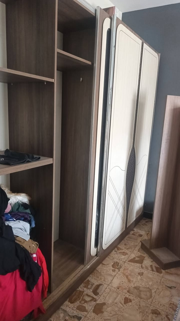 غرفة نوم تسع قطع يرادلها بس تبديل سجة سعرها ٢٠٠ قفللل ب١٩٩ مابيع  الموشراي ويحب يسولف ليراسل
 مكاني حي الجهاد ***********
