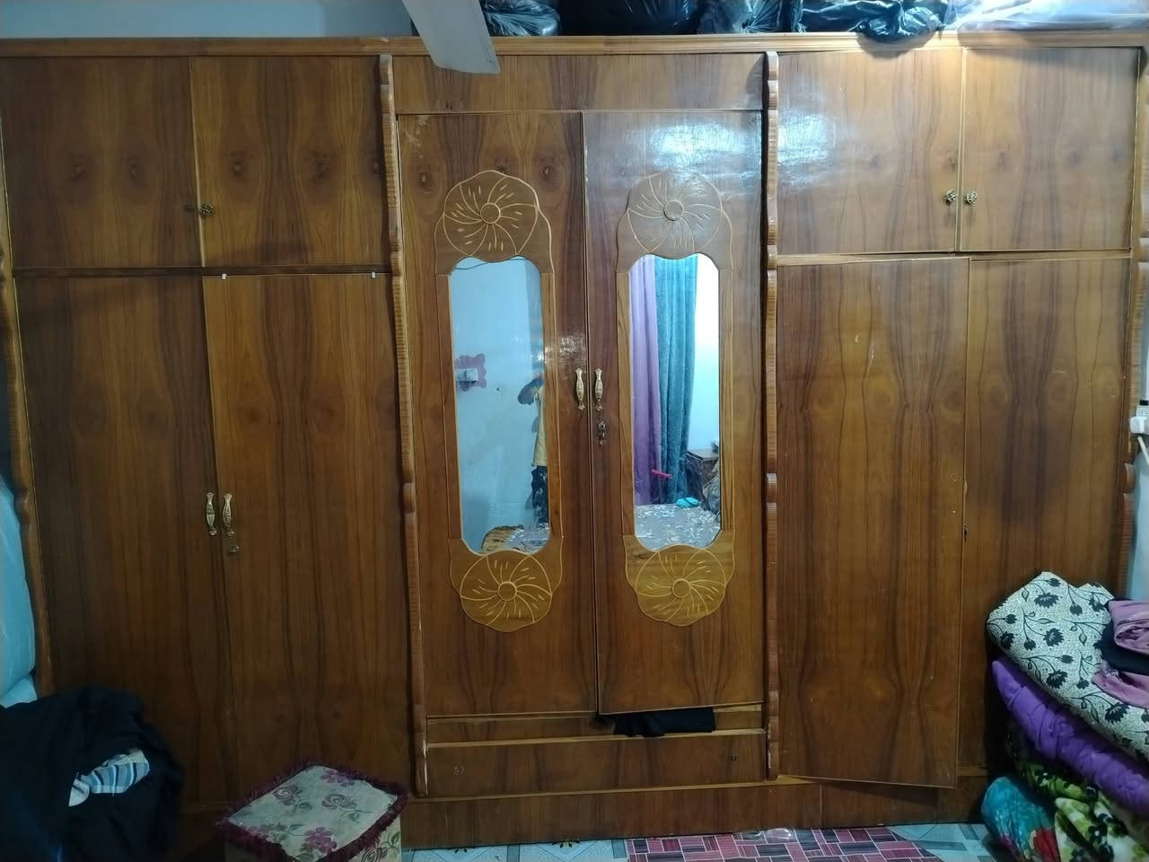 غرفه تفصال عراقيه ضخمه كنتور طابقين الغرفه مثل ما واضح بلصوره متوازي عله بيعته سعر 400 وبيه مجال هاتف *********** @
