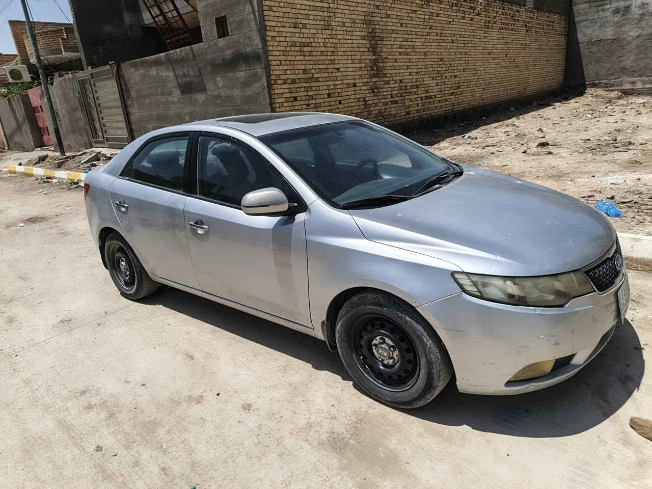 سيراتو ٢٠١٢  للبيع 
بيها ضعف بالمكينه وبيها باردات  السيارة وارد خليجي 
المكان ذي قار الشطرة السعر ٧٥ وبيها مجال
***********
