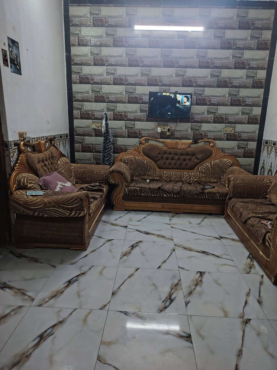 سلام عليكم
بيت للبيع الشافعيه حي الزهراء 
يبعد عن طريق زوار 300م 
واجهيت البيت متنزه 🏞
بنيان جديد ***********📞
