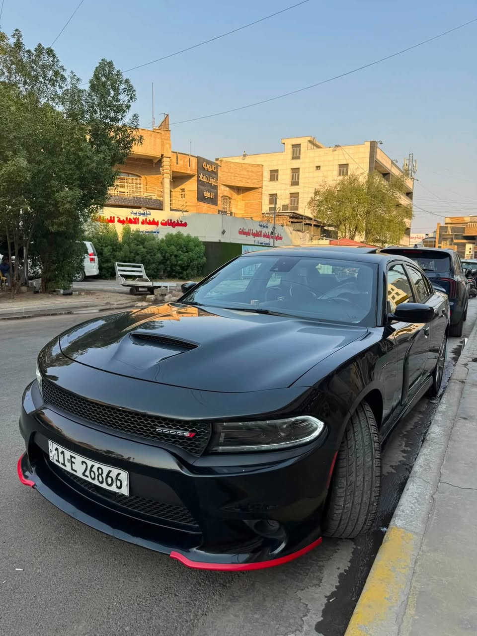 • الموديل: 2022
ماشي 74 الف كيلو متر 
• المحرك: 6 سلندر 3.6L Pentastar
• نظام الدفع: دفع رباعي ذكي (AWD / فور ويل) – ثبات وعزل ممتاز بالشارع
• اللون: أسود ملكي
✨ مواصفات فئة GT Plus الكاملة (Super Track Pak + Technology Group):
• أنظمة الأمان والرادار:
 رادار أمامي (تنبيه تصادم فرملة تلقائية - Forward Collision Warning)
 نظام الحفاظ على المسار (Lane Departure Warning)
 رادار كشف النقطة الكوراء (Blind Spot Monitoring)
 رادار التنبيه عند التراجع للخلف (Rear Cross Path Detection)
 مثبت سرعة ذكي متكيف (Adaptive Cruise Control)
• الأداء ومواصفات السوبر تراك (Super Track Pak):
 زر Performance Pages للتحكم بإعدادات المحرك، الشاسي، والستيرن
 شاشة قياسات أداء حية (تسارع، قوة G-Force، أزمنة الدورات)
 ستيرن رياضي مع بدلات تبديل سرعة خلف الستيرن (Paddle Shifters)
 نظام تعليق رياضي مخصص للـ GT
• المقصورة والراحة:
 كشنات جلد شامواه (Alcantara) رياضية
 تدفئة وتبريد للكشنات الأمامية + تدفئة للكشنات الخلفية
 تدفئة بالستيرن
 نظام صوتي فاخر (Alpine)
 شاشة Uconnect كبيرة 8.4 إنش تدعم Apple CarPlay و Android Auto
 فتحة سقف
 تشغيل عن بعد + دخول ذكي (بصمة)
 حساسية ركن خلفية مع كاميرا عالية الدقة
🛠️ تفاصيل البدن والحادث (بكل شفافية وأمانة):
• حادث أمريكا: بابين فقط.
• تعديل البارد: تعديل بارد بسيط جاملغ امامي وجاملغ خلفي 
• حادث العراق: ضربة بسيطة جدًا بالجنطة الخلفية ومصلحة بشكل ممتازة.
• السيارة بشرط الفحص الميكانيكي، الكهربائي، والتراي.
📞 للتواصل والتفاصيل

***********

بغداد زيونة

السعر 195
