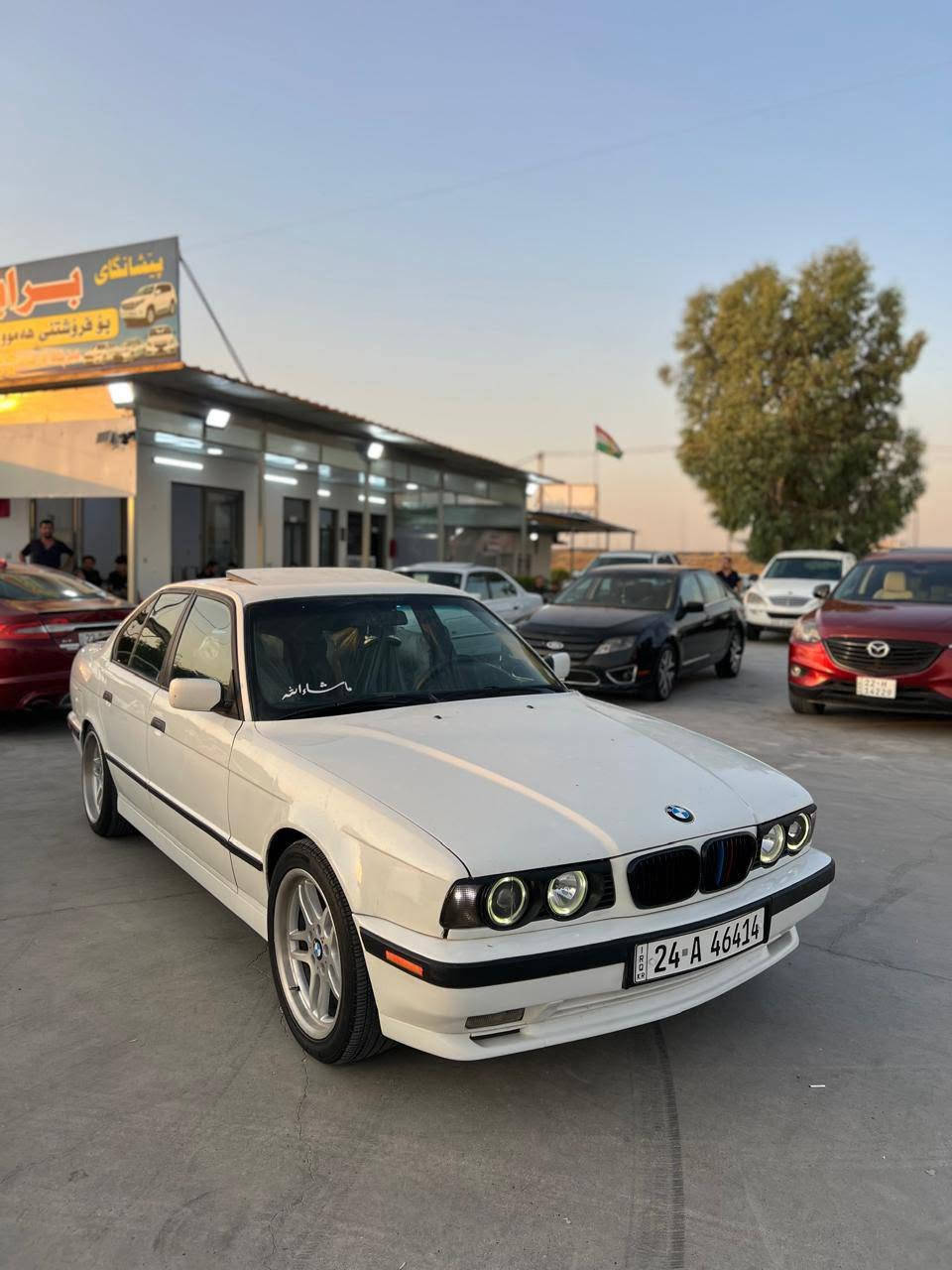 BMW بۆفرۆشتن
مۆدیل1992
گێر ئۆتۆماتیک بێ دیجیطەڵ فول مواسفات دەبڵ ئیرباگ
سلایت بیلاد 525
دووپارچە بۆیاخ ئەوروپی پشتی جەمپیکی بچوکی هەیە
گێرو مەکینەو براوەو تەحویل بەشەرت
یەک دینار مەسروفی تیدانیە 
شوین هەولیر
سعر $68
ژ.م*********** أربيل, العراق
