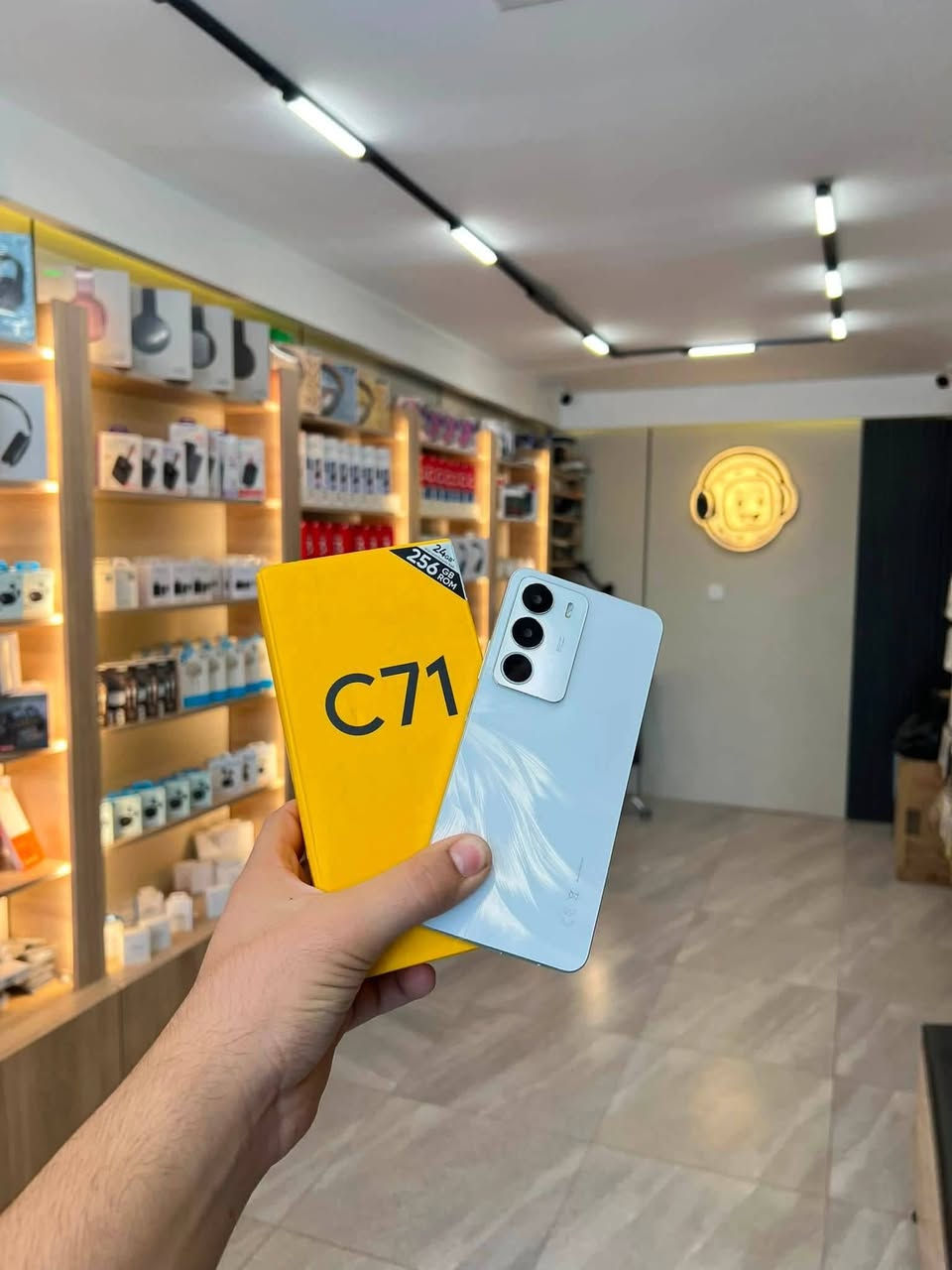 للبيع موبايل C71شرط مستعمل شهر واحد فقط لون ابيض خابرني ودلل ***********/***********
