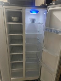 ثلاجة • للبيع