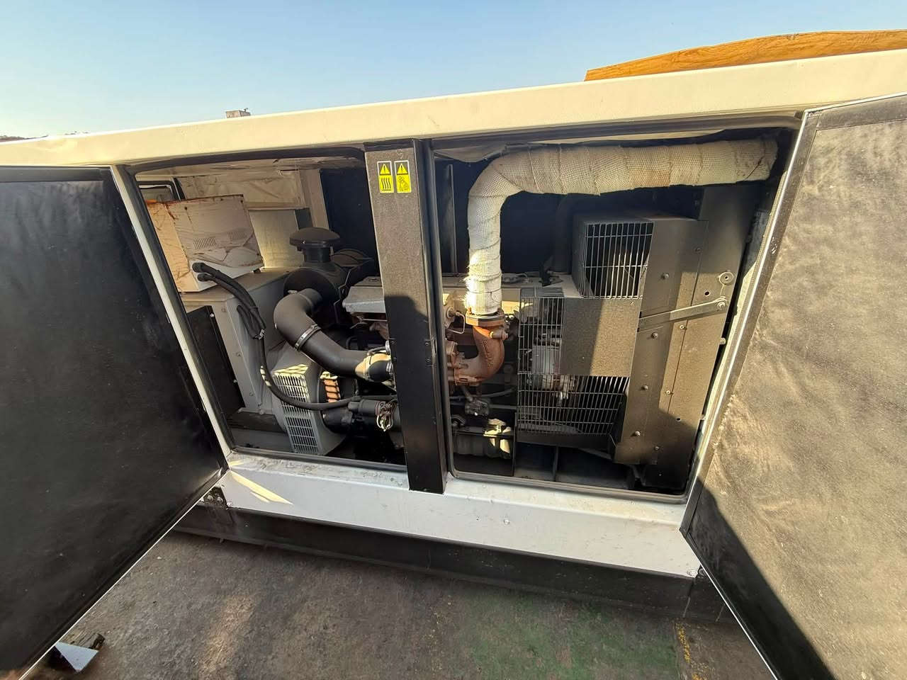 السلام عليكم
بيركنز 110Kva بريطاني اصلي 
كاتم للصوت 
ساعات العمل قليل جدا 
نظام اوتو حمايه فول اوتماتيك
وضع بلاد شركة  
أربيل صناعه جنوبيه 
نظام اوتو حمايه فول اوتماتيك
وضع بلاد شركة  
🚚يوجد توصيل الى جميع المحافظات وبضمان🚚
🚚كياندن هةية بو هةموو شاركان بةكرينتى🚚
 للاستفسار:
 ابو علي 
***********
***********
***********
