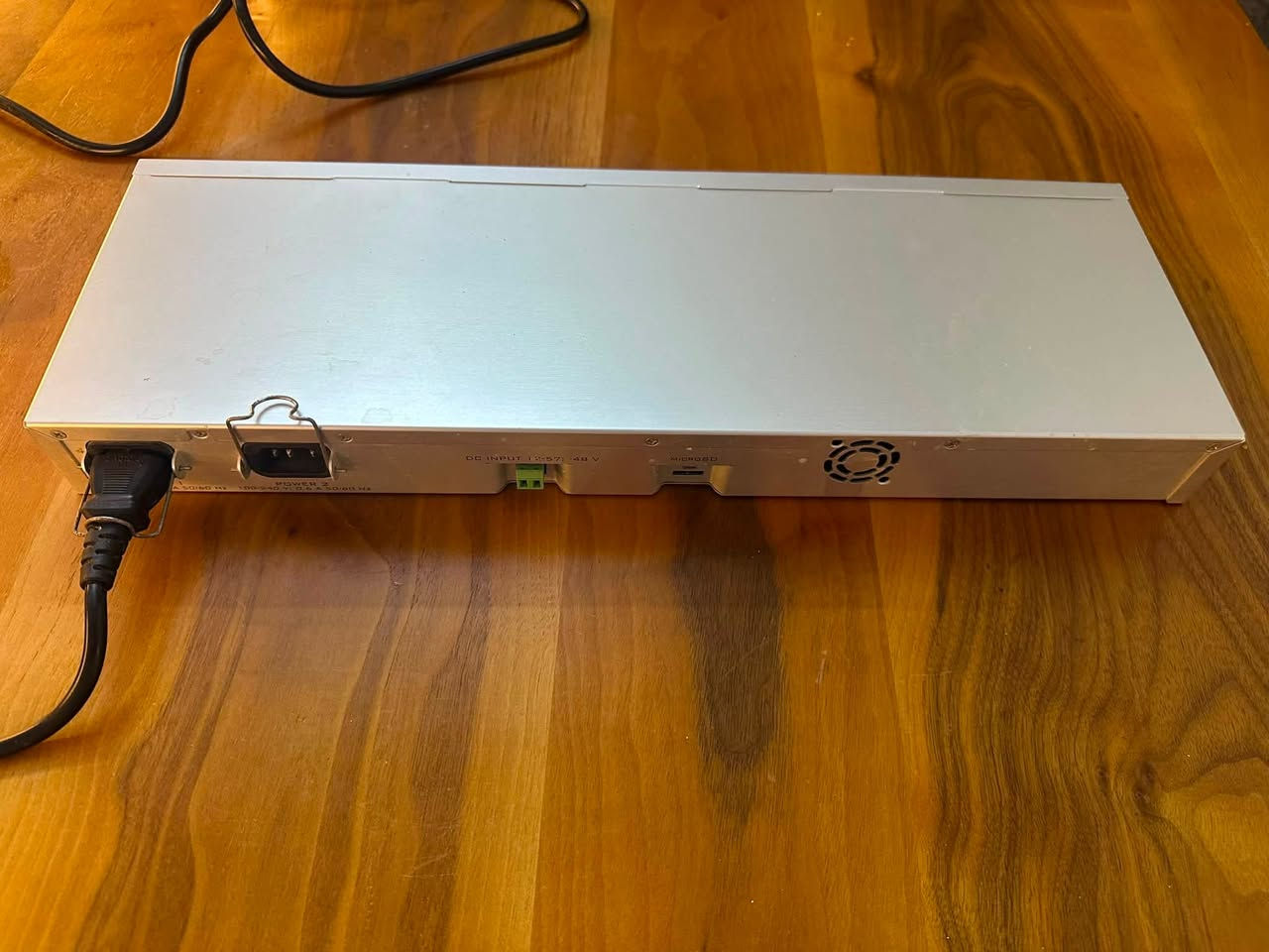 للبيع
1. Rb 1100AHx4 Mikrotik (السعر ٢٥٠ الف)
2. سيسكو sf110d  ١٦ بورت السعر (السعر ٢٥ الف)

المكان: بغداد
للتواصل: ***********
